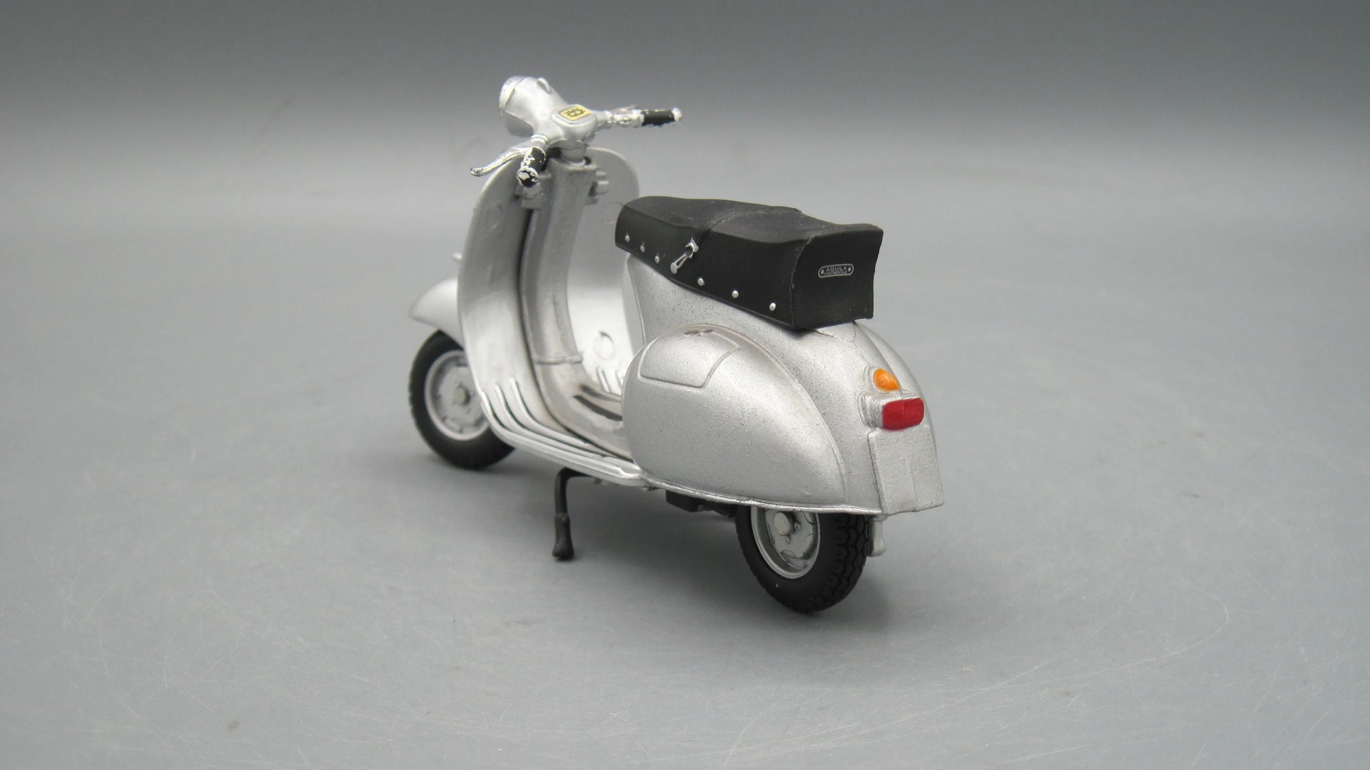 Maisto   Vespa 125 1953 Silver