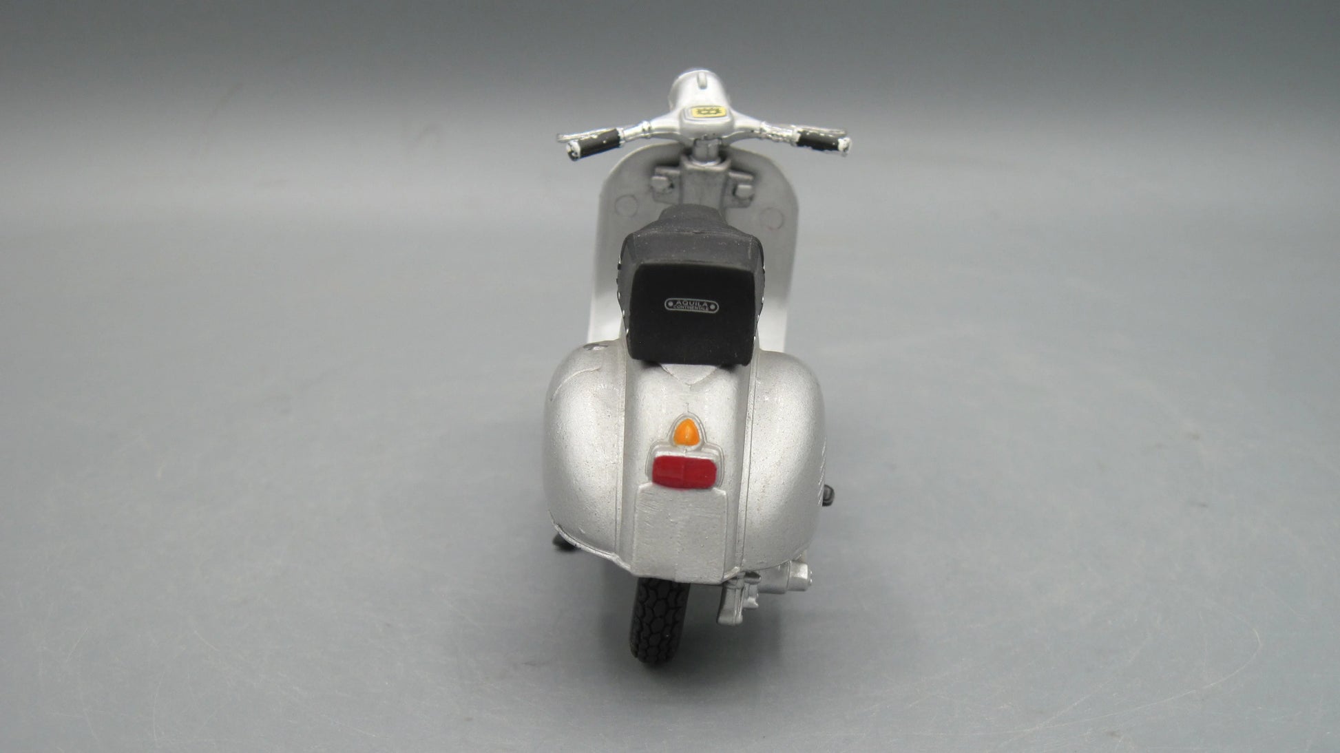 Maisto   Vespa 125 1953 Silver