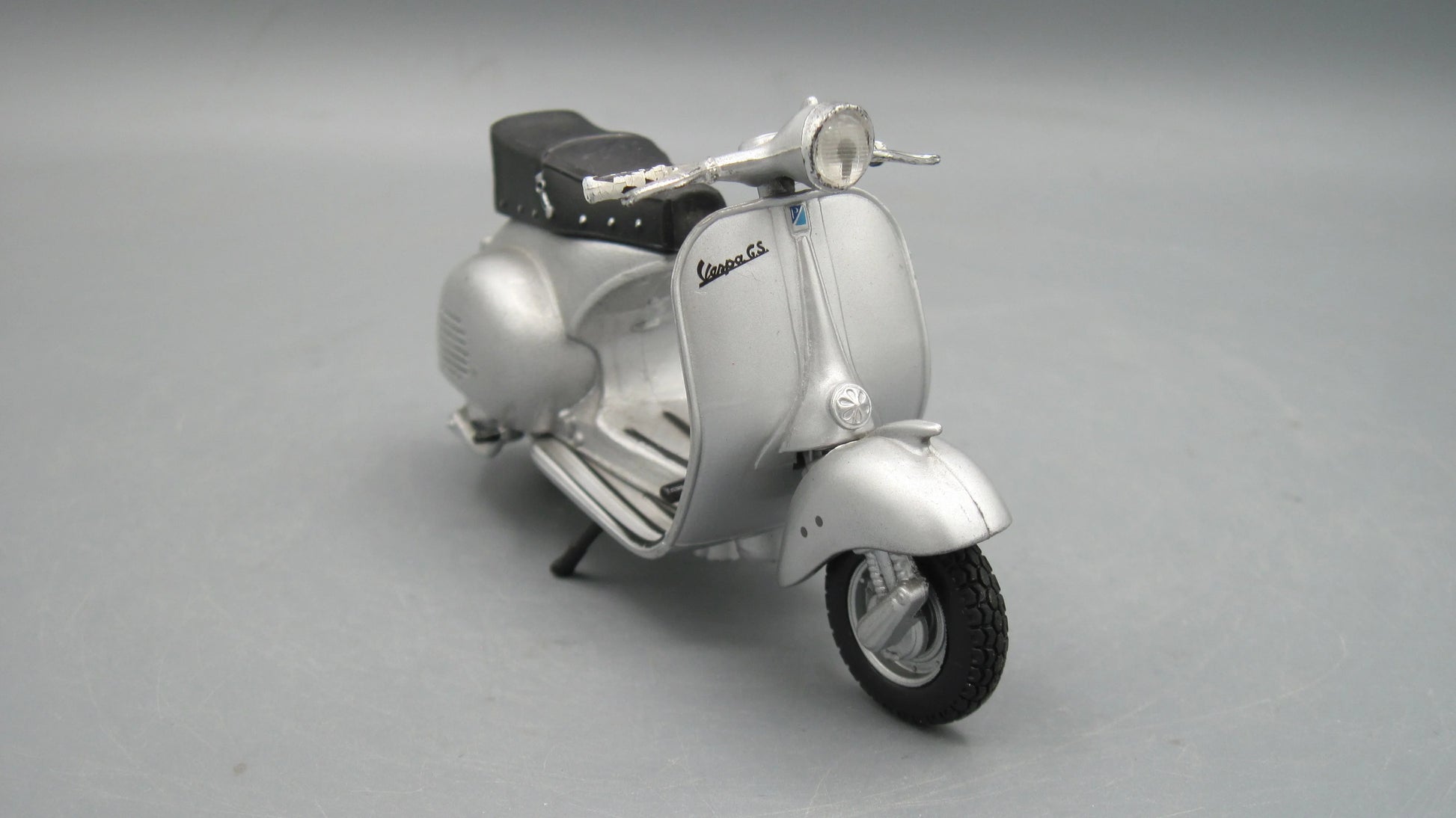 Maisto   Vespa 125 1953 Silver