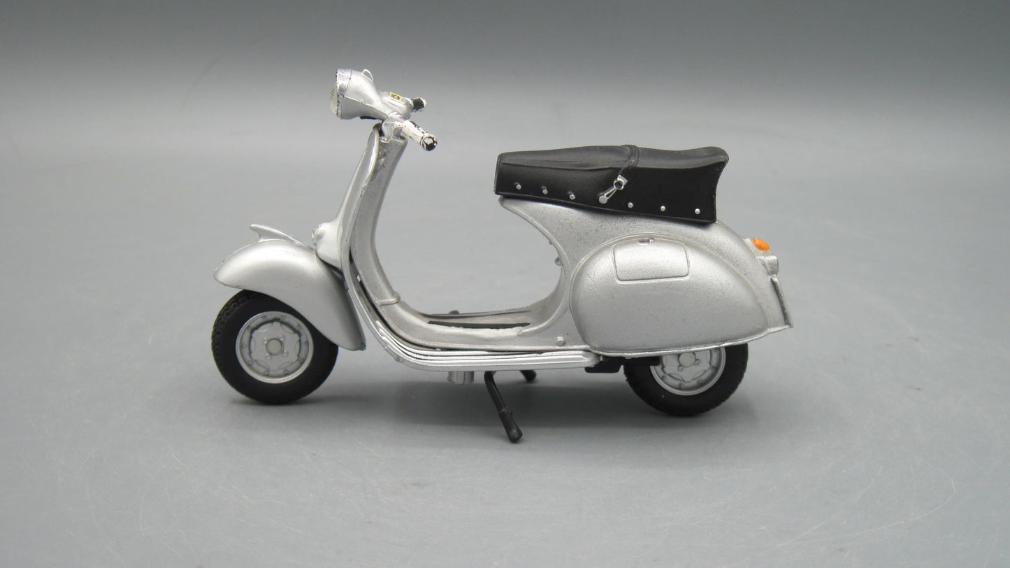 Maisto   Vespa 125 1953 Silver