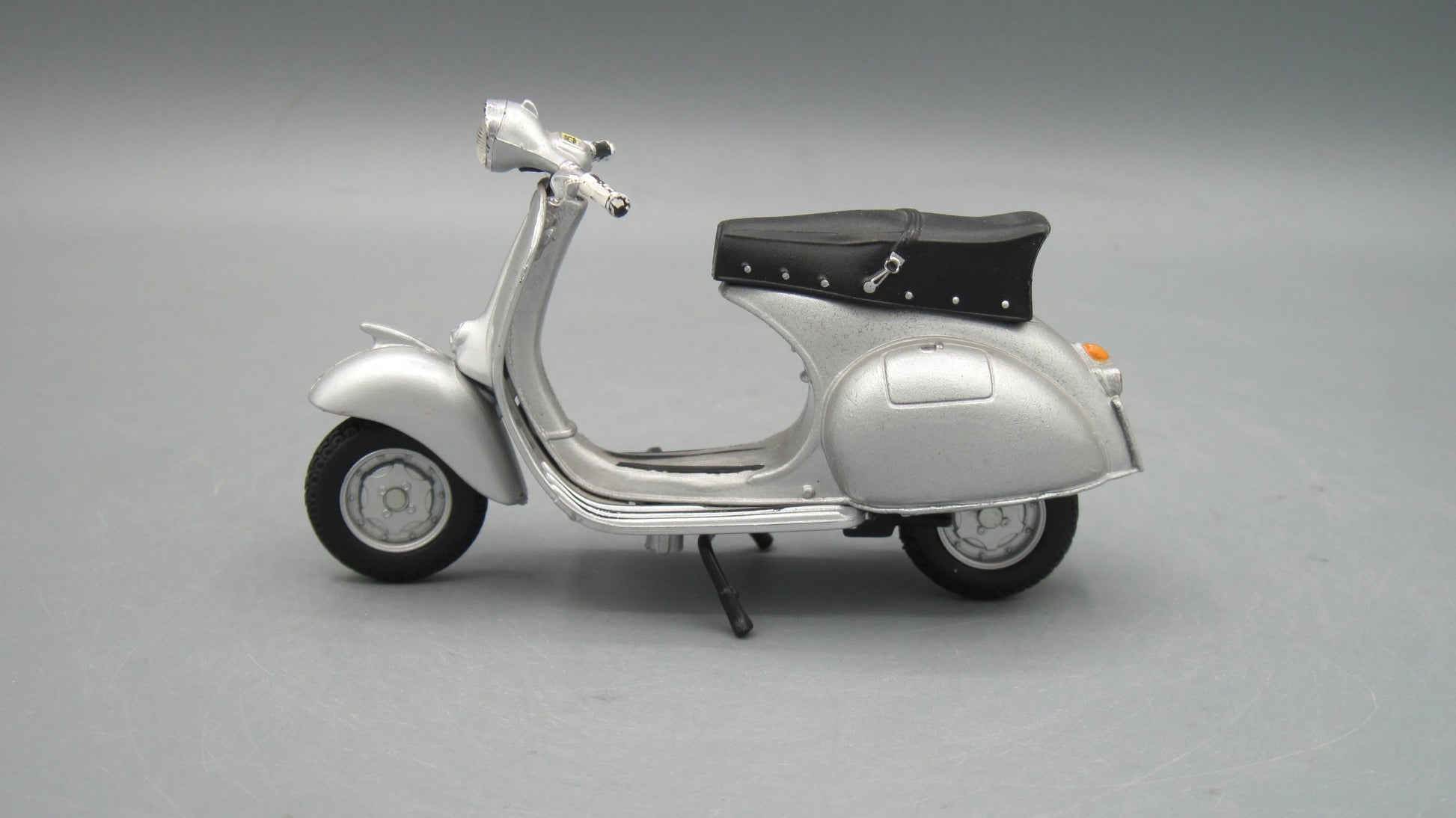 Maisto   Vespa 125 1953 Silver
