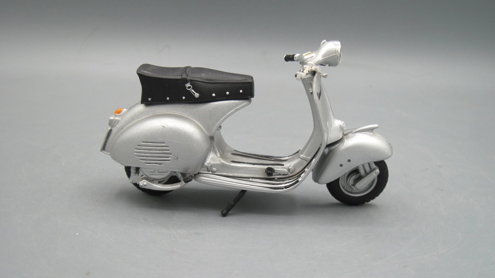 Maisto   Vespa 125 1953 Silver