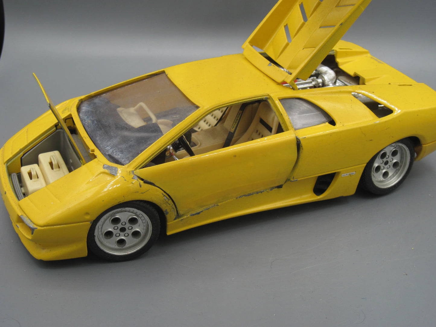 Bburago   Lamborghini Diablo 1990 Yellow