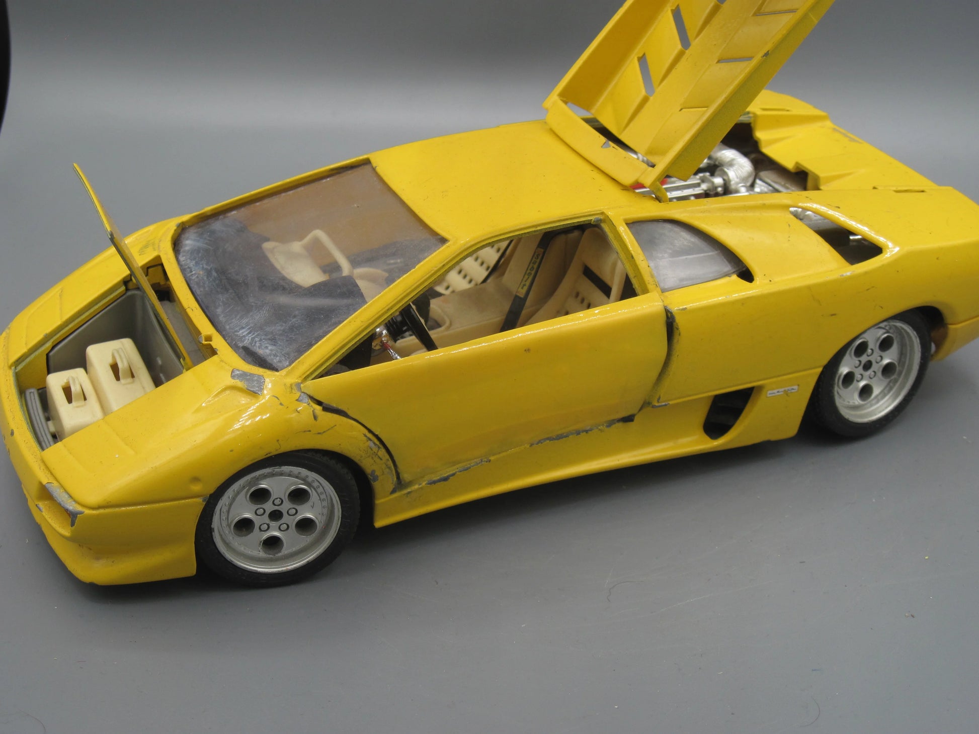 Bburago   Lamborghini Diablo 1990 Yellow