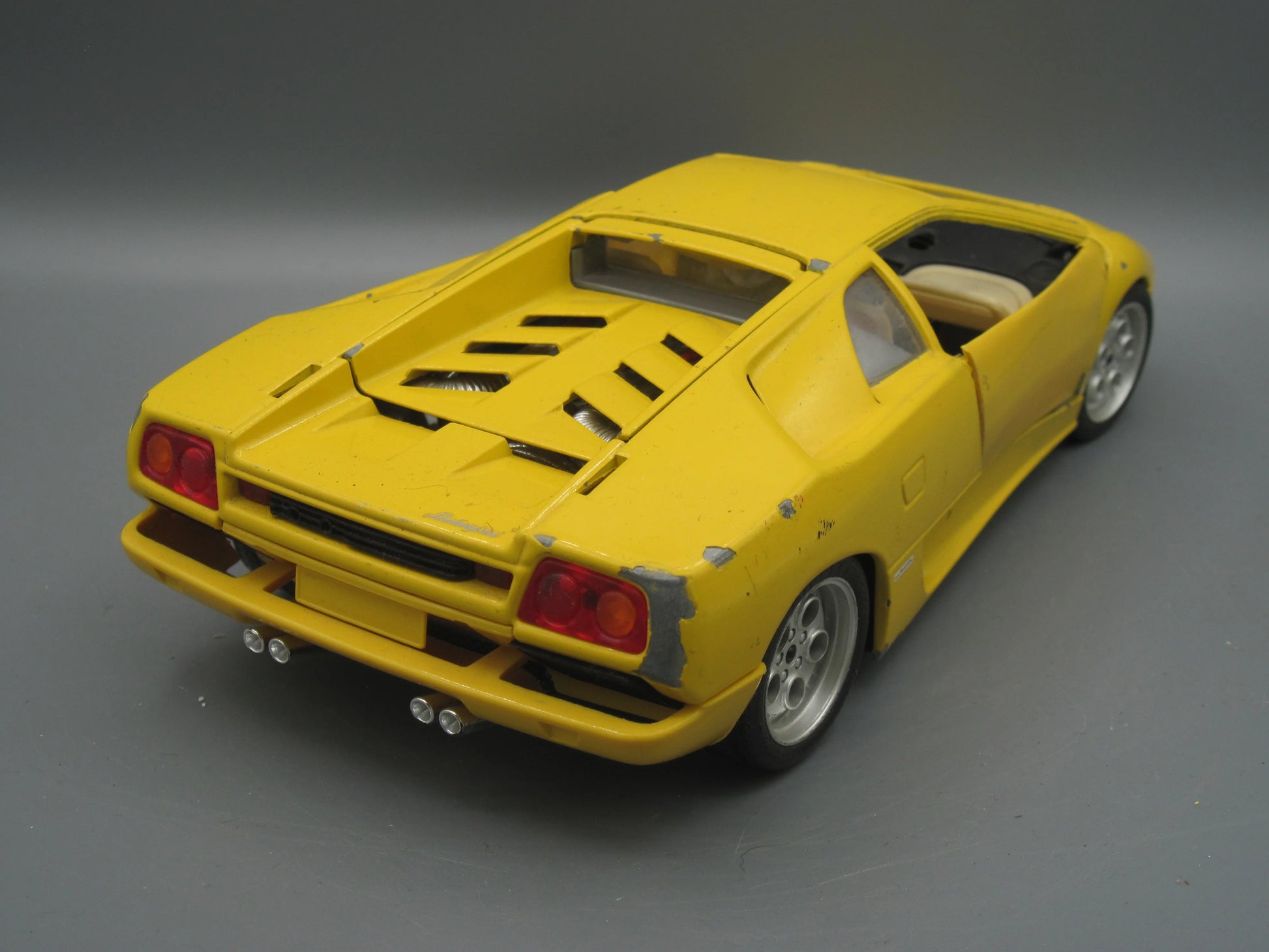 Bburago   Lamborghini Diablo 1990 Yellow