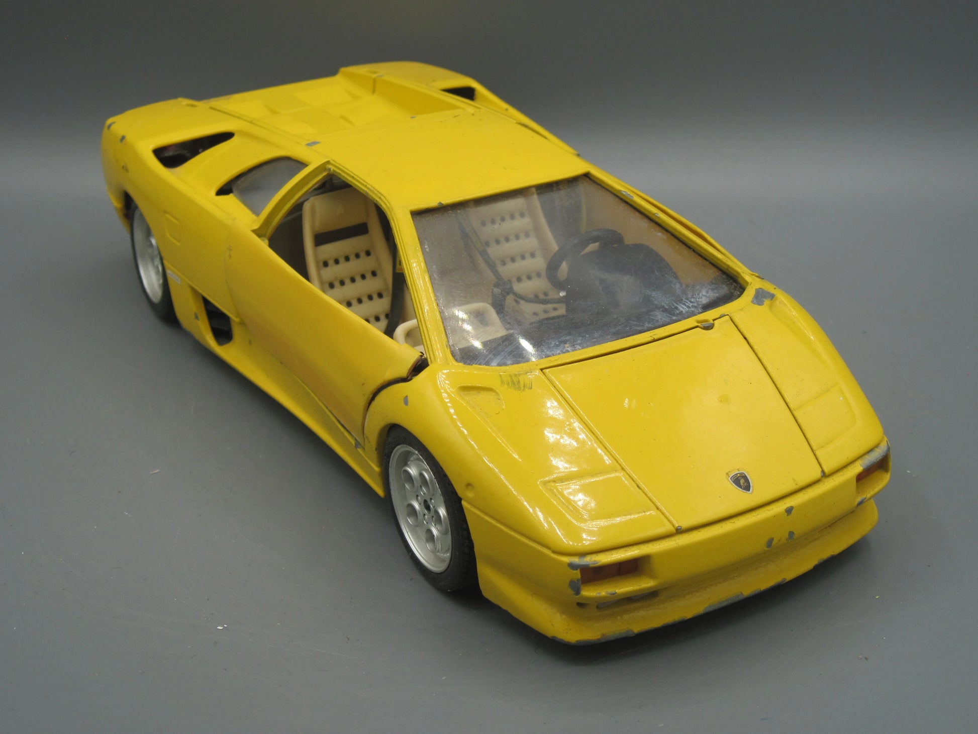 Bburago   Lamborghini Diablo 1990 Yellow