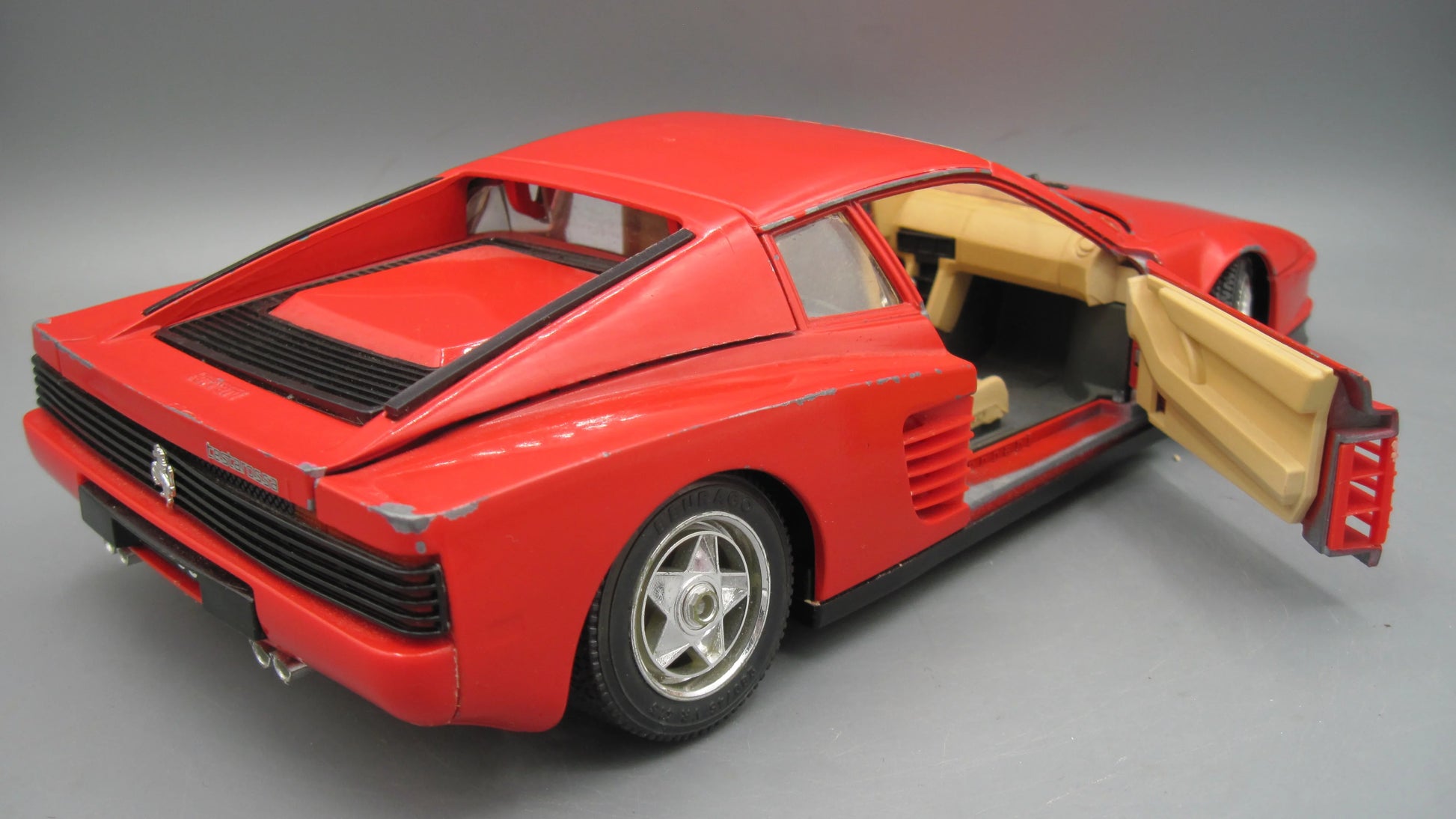 Bburago   Ferrari Testarossa 1984 Red