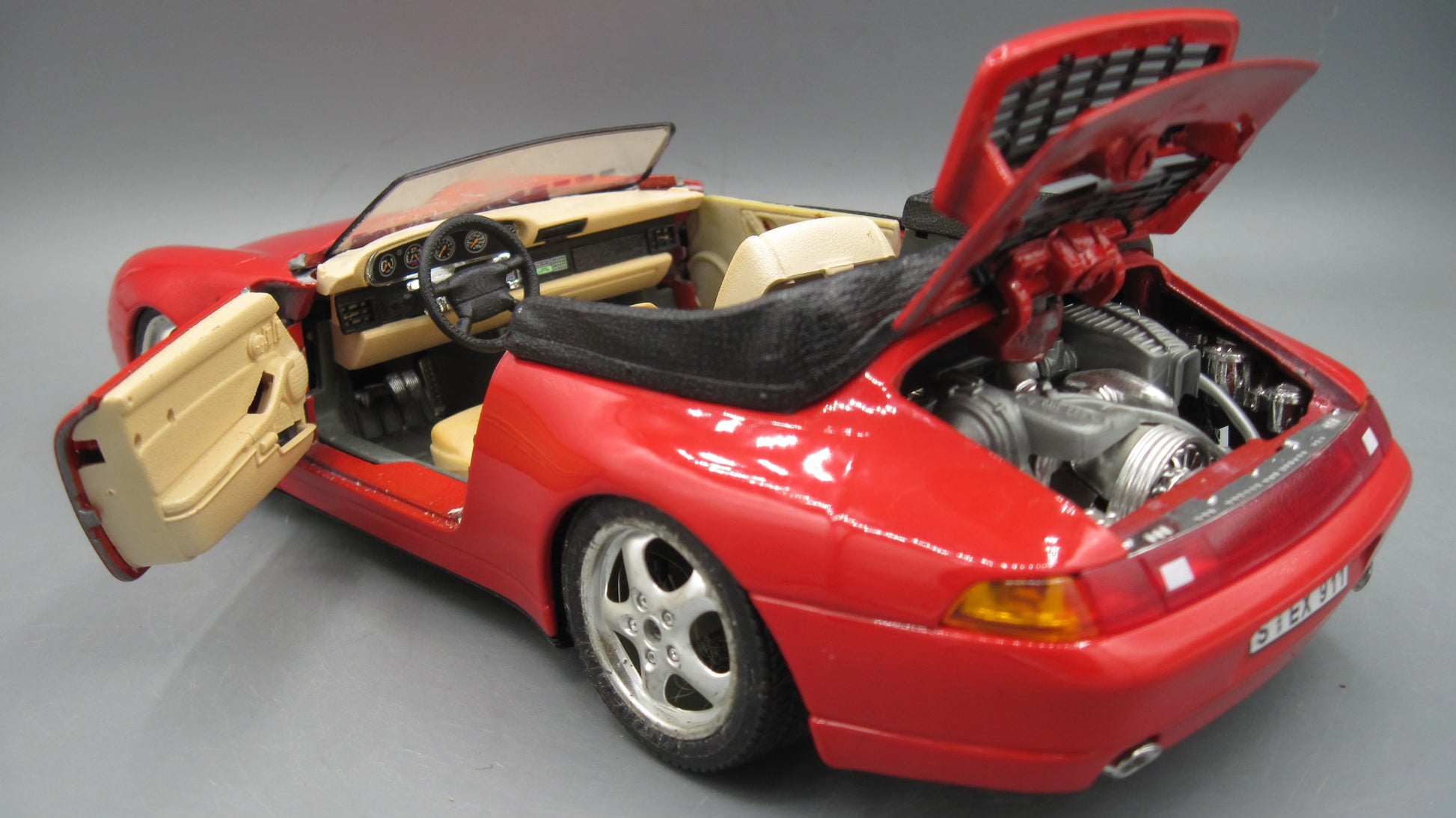 Bburago   Porsche Carrera 911 1993 Red