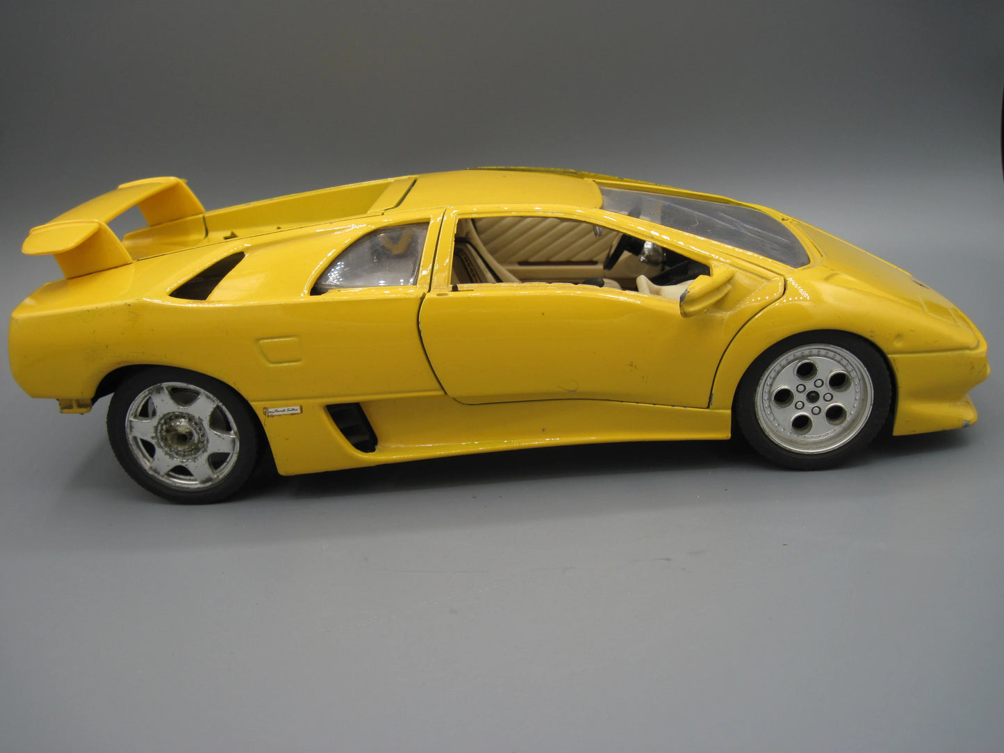 Bburago  Special Edition Lamborghini Diablo 1990 Yellow