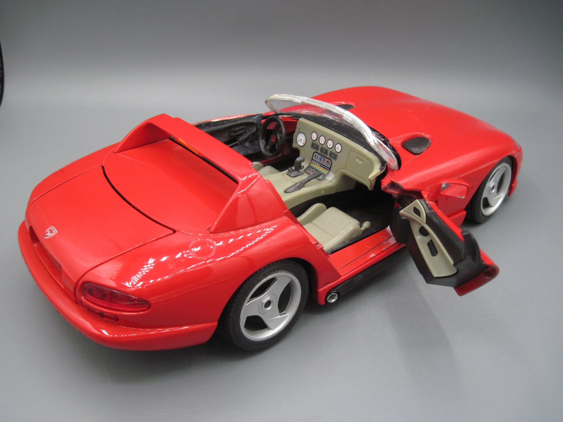 Bburago   Dodge Viper RT/10  Red