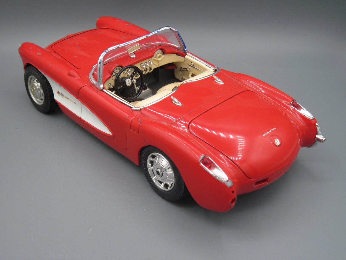 Bburago   Chevrolet Corvette 1957 Red