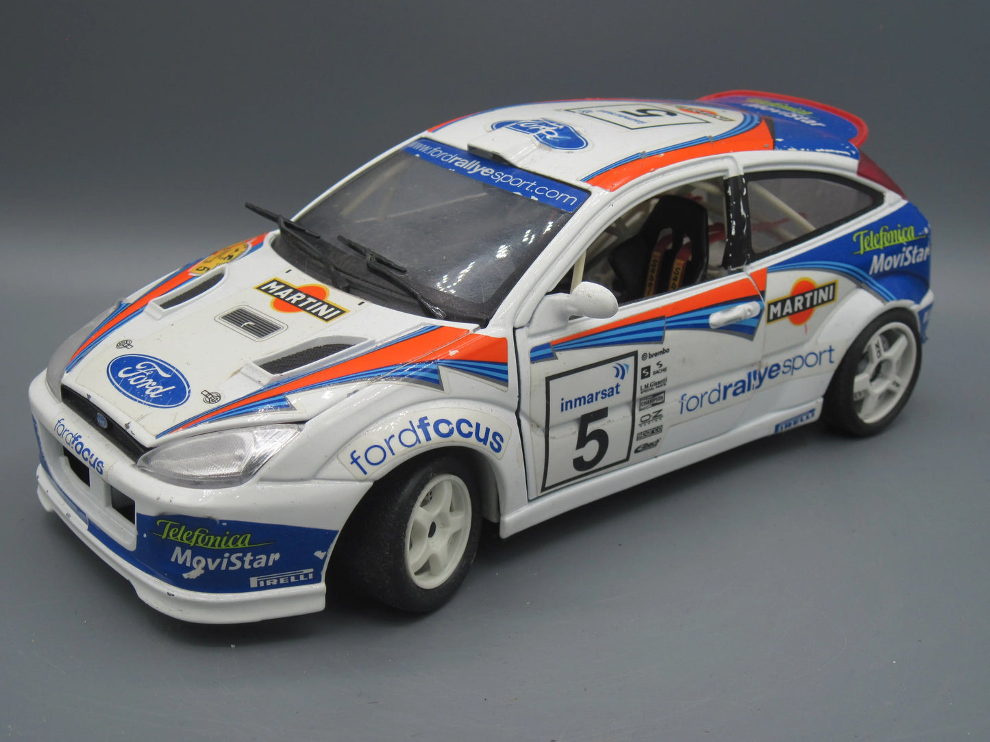 Bburago   Ford  Focus Sports Car  White & Blue