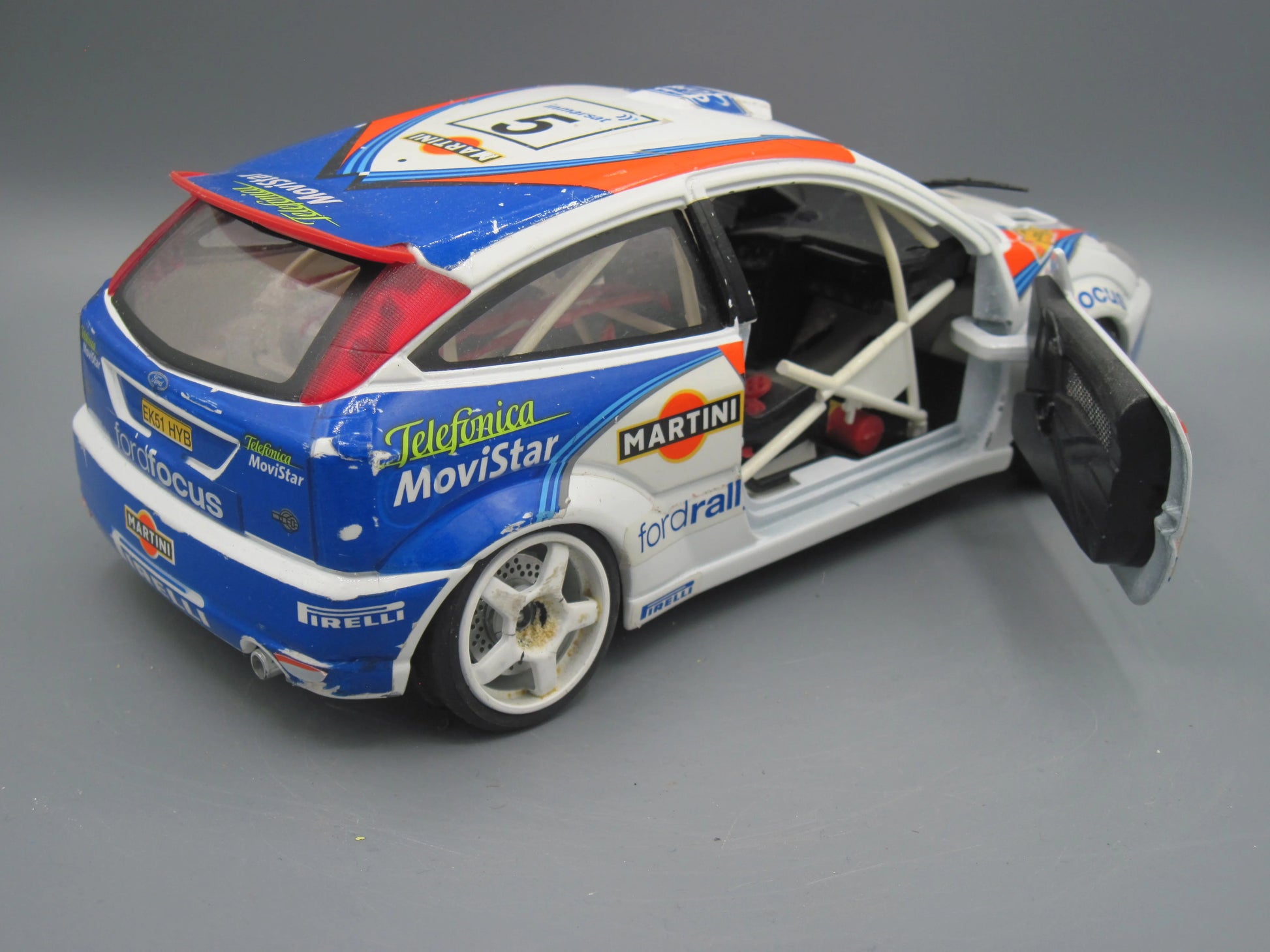 Bburago   Ford  Focus Sports Car  White & Blue