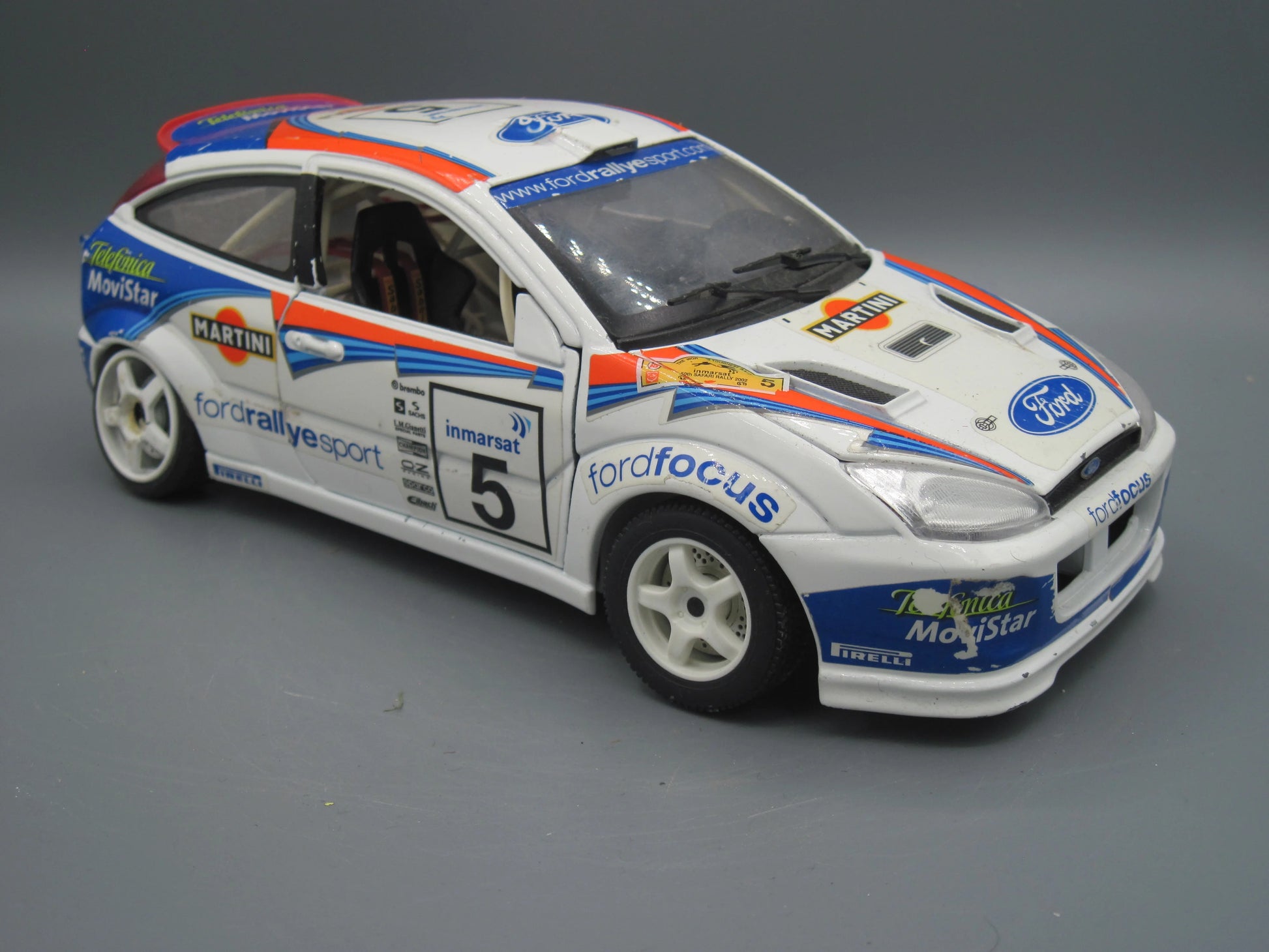 Bburago   Ford  Focus Sports Car  White & Blue
