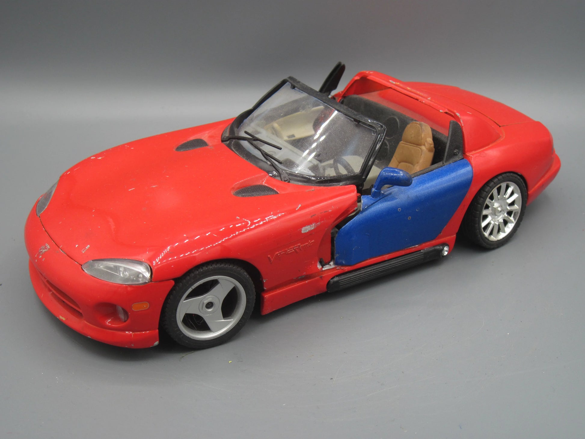 Bburago   Dodge Viper RT/10  Red