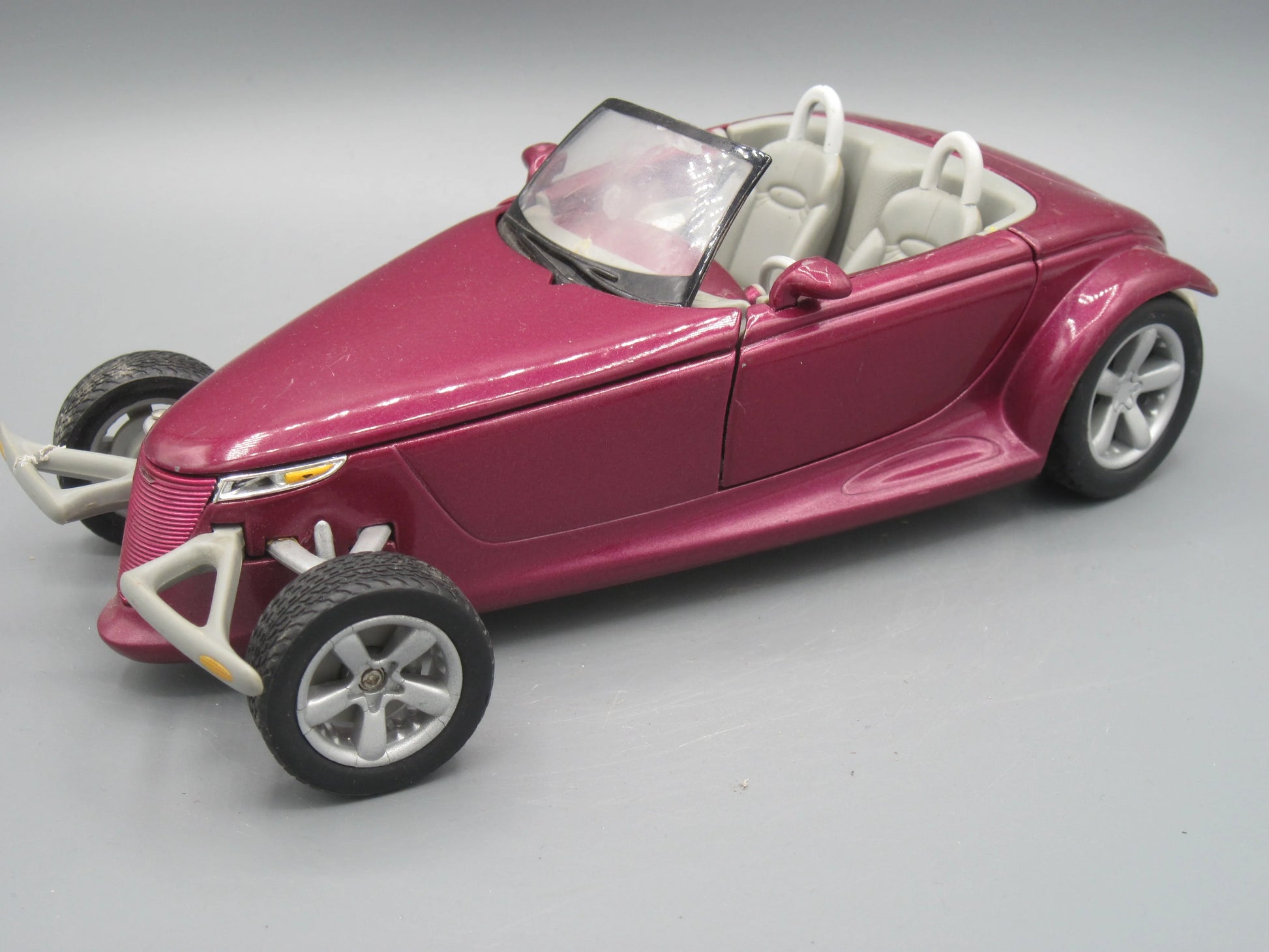 ERTL   Plymouth Prowler  Magenta