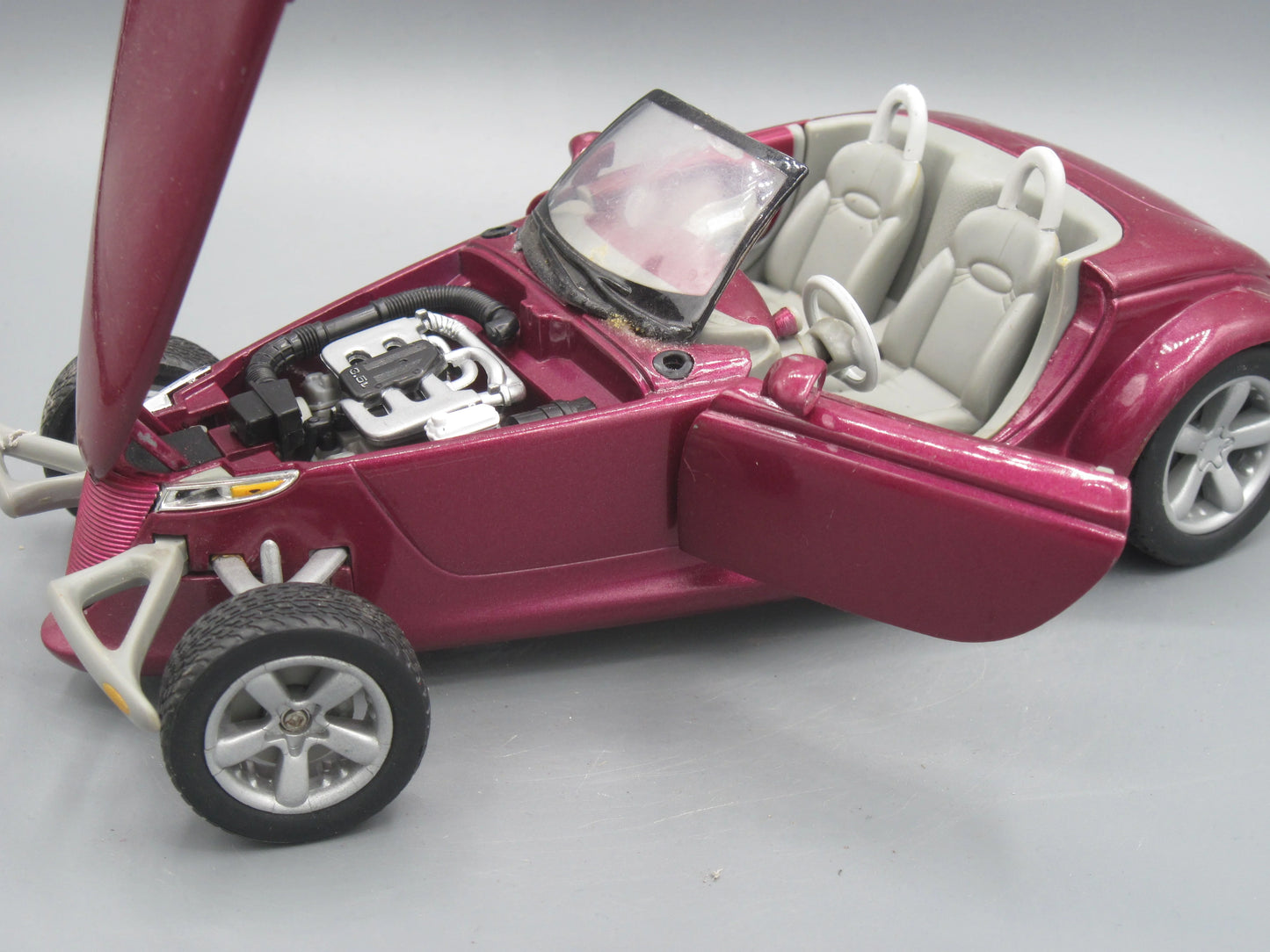 ERTL   Plymouth Prowler  Magenta