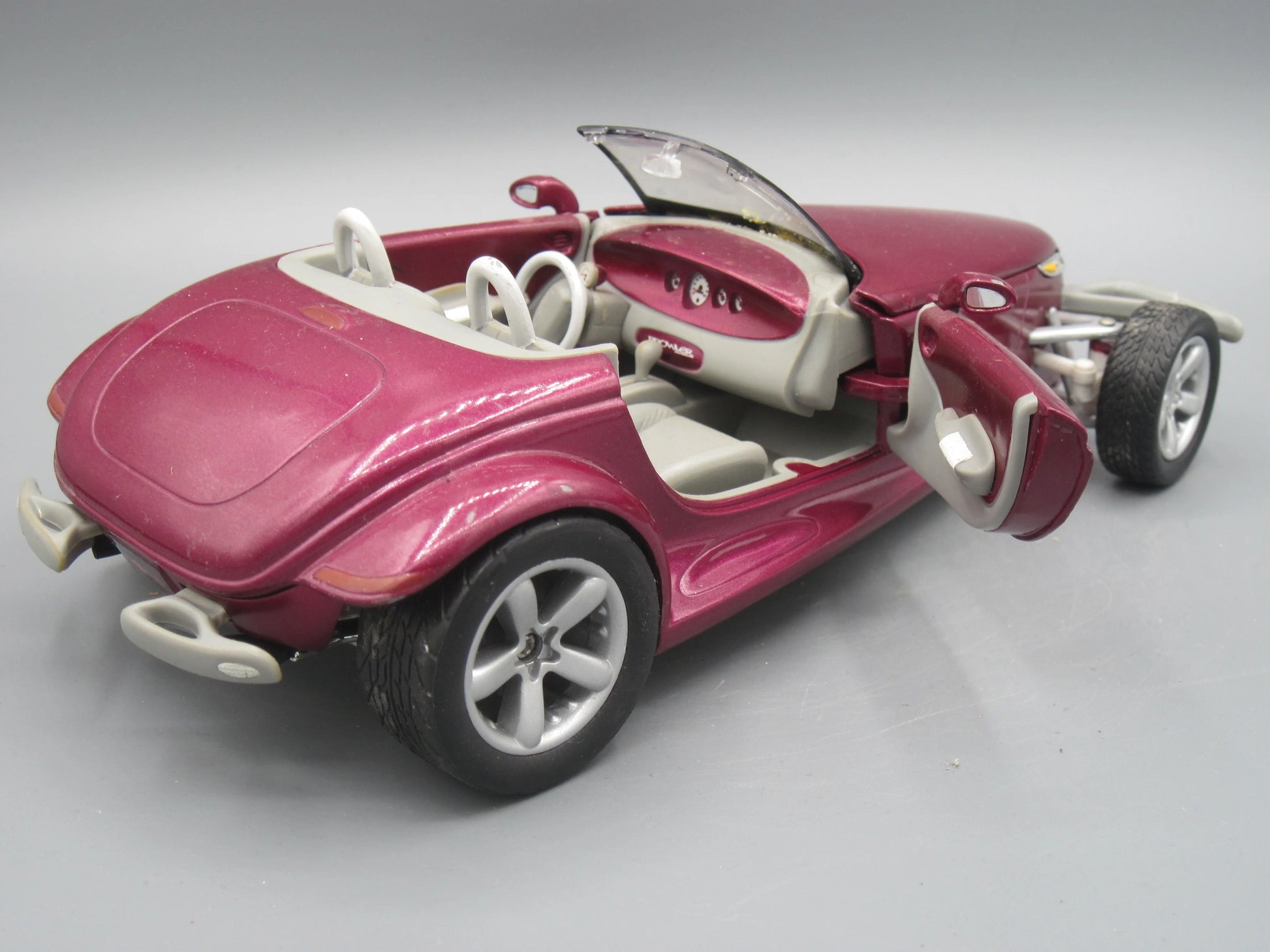 ERTL   Plymouth Prowler  Magenta