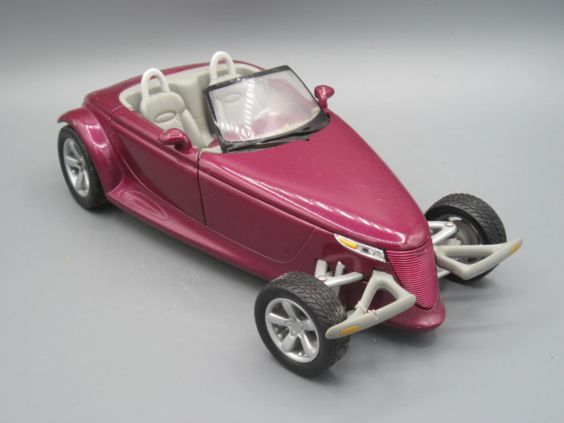 ERTL   Plymouth Prowler  Magenta