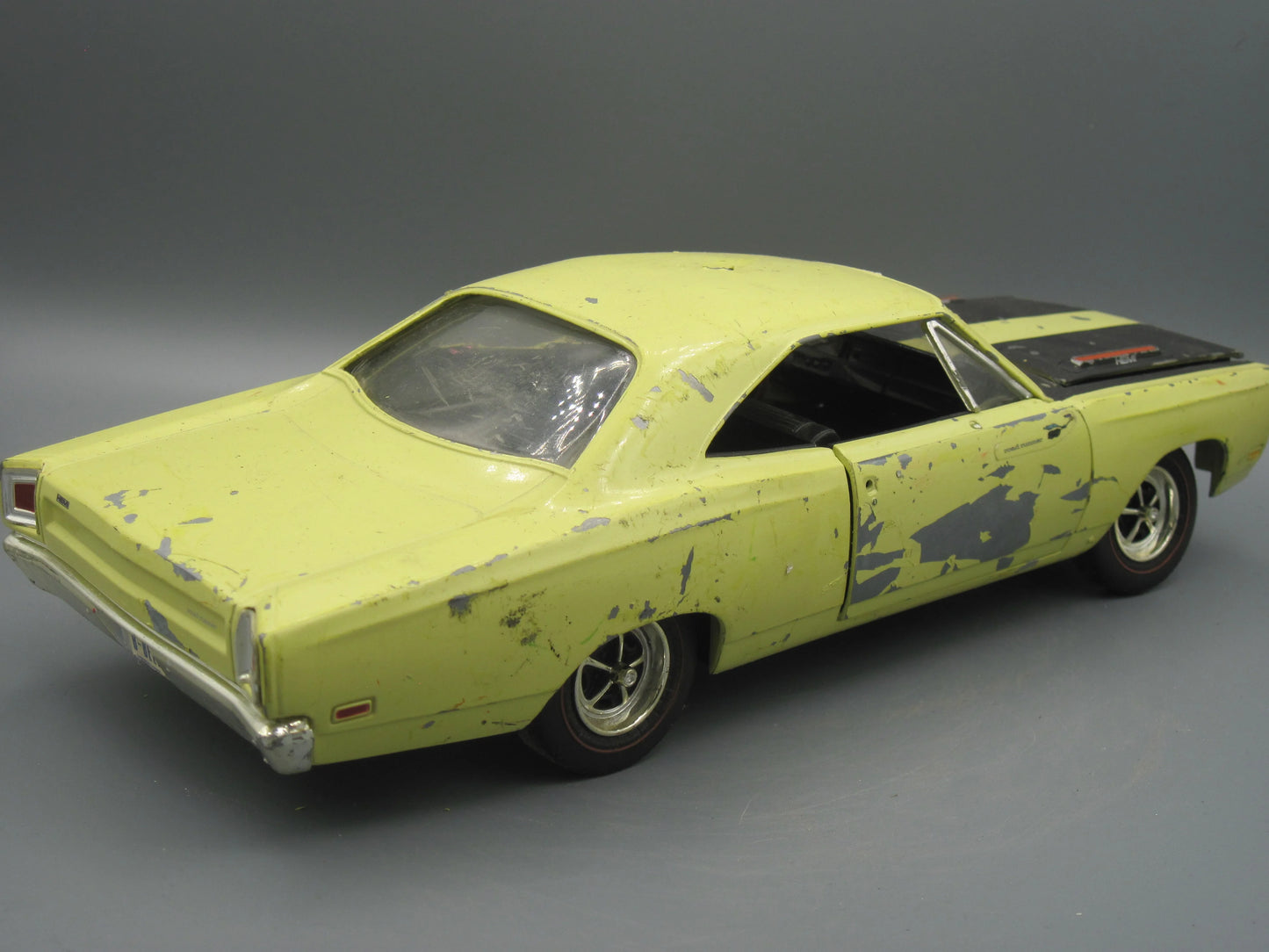 ERTL   Chrysler Plymouth Road Runner 1969 Yellow