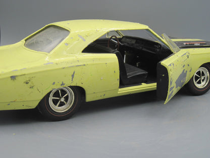ERTL   Chrysler Plymouth Road Runner 1969 Yellow