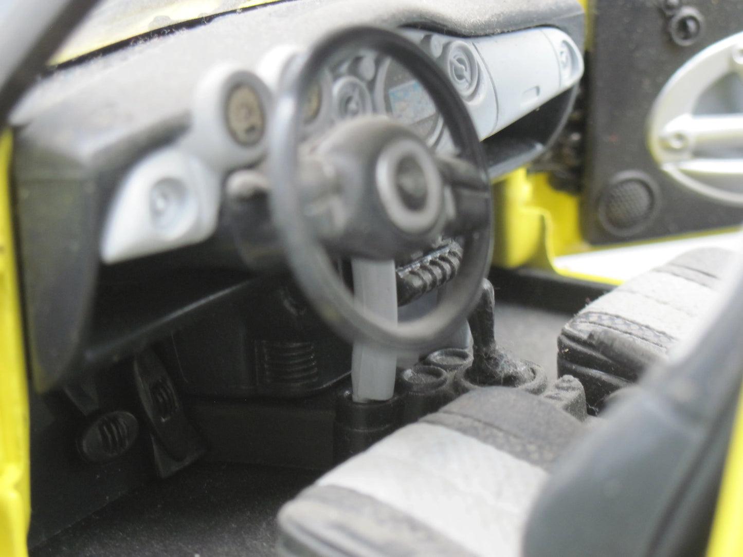 Hot Wheels   Mini Cooper with Base  Yellow