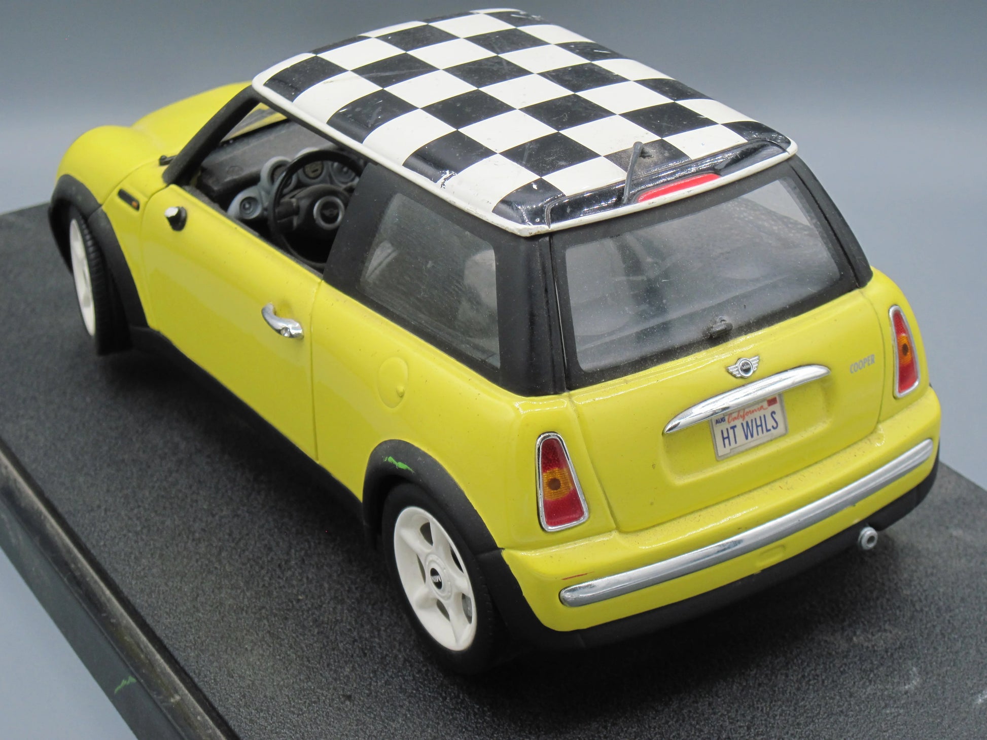 Hot Wheels   Mini Cooper with Base  Yellow
