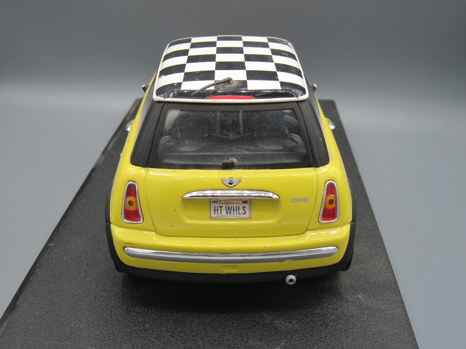 Hot Wheels   Mini Cooper with Base  Yellow