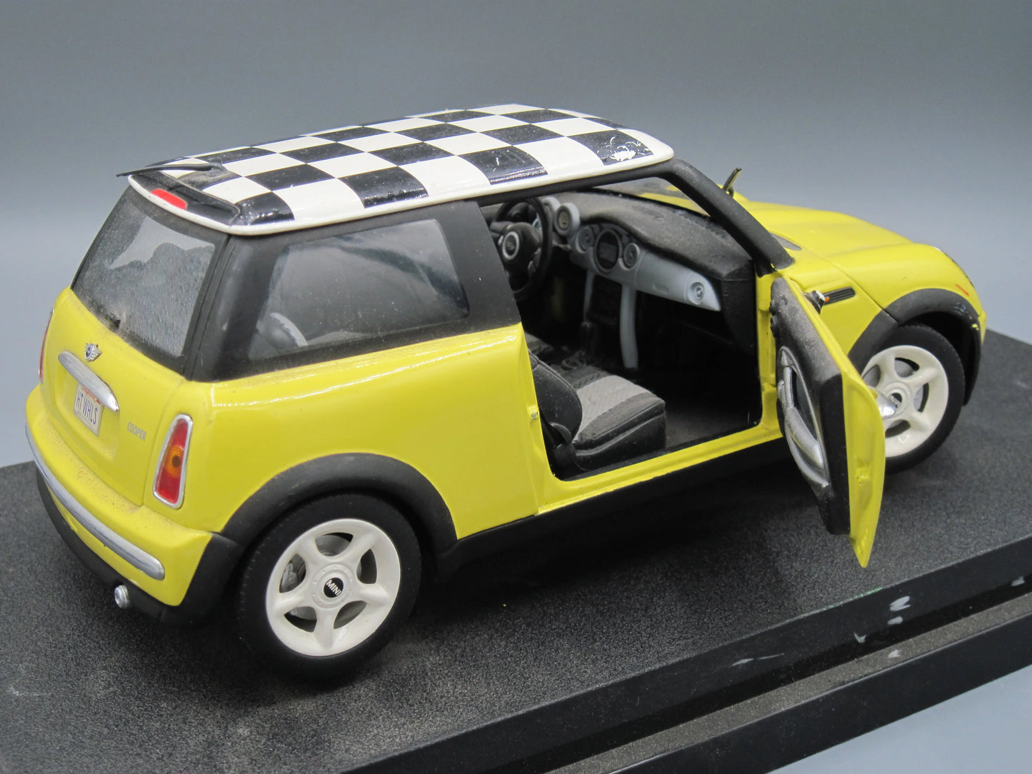 Hot Wheels   Mini Cooper with Base  Yellow