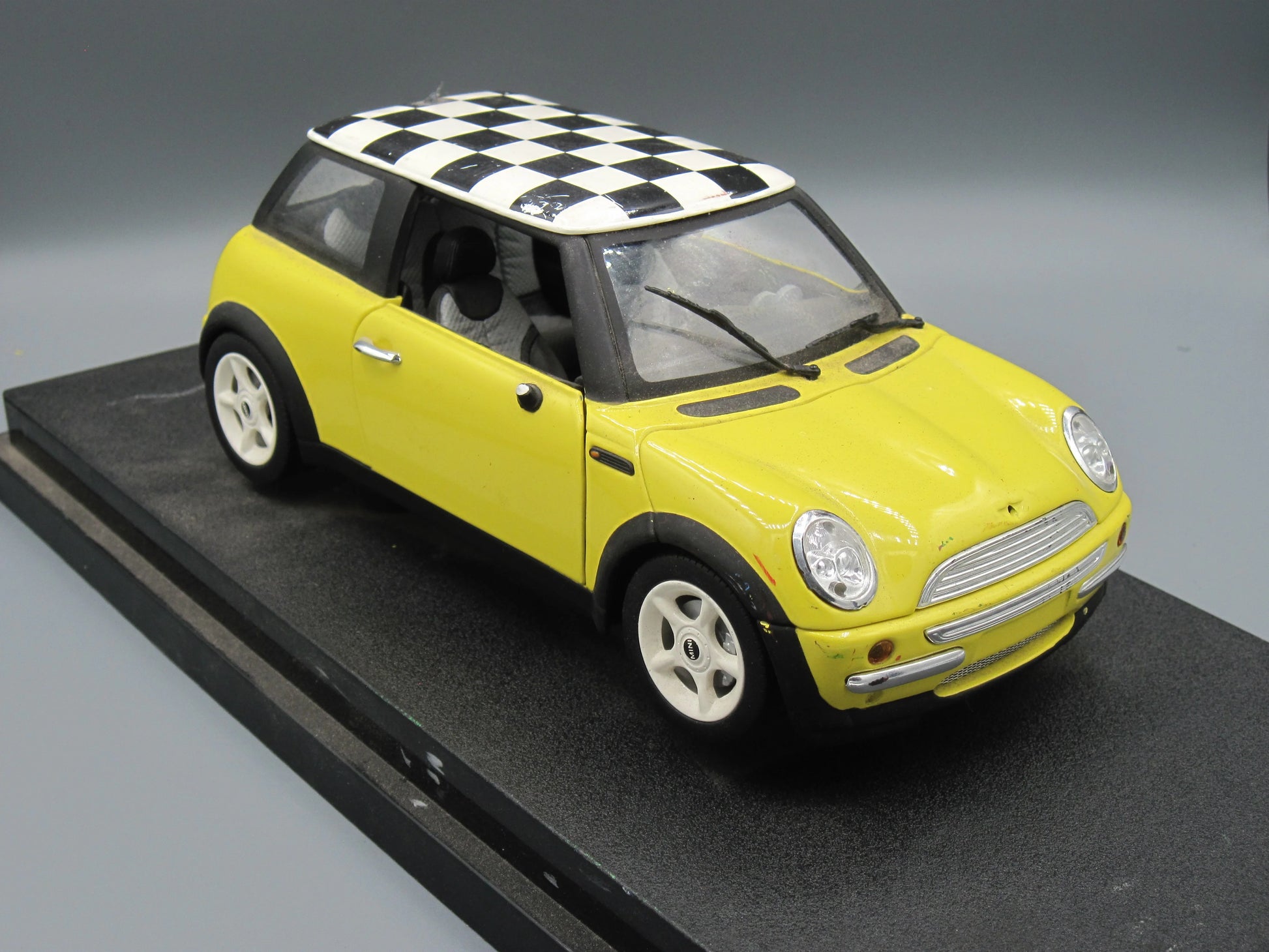 Hot Wheels   Mini Cooper with Base  Yellow