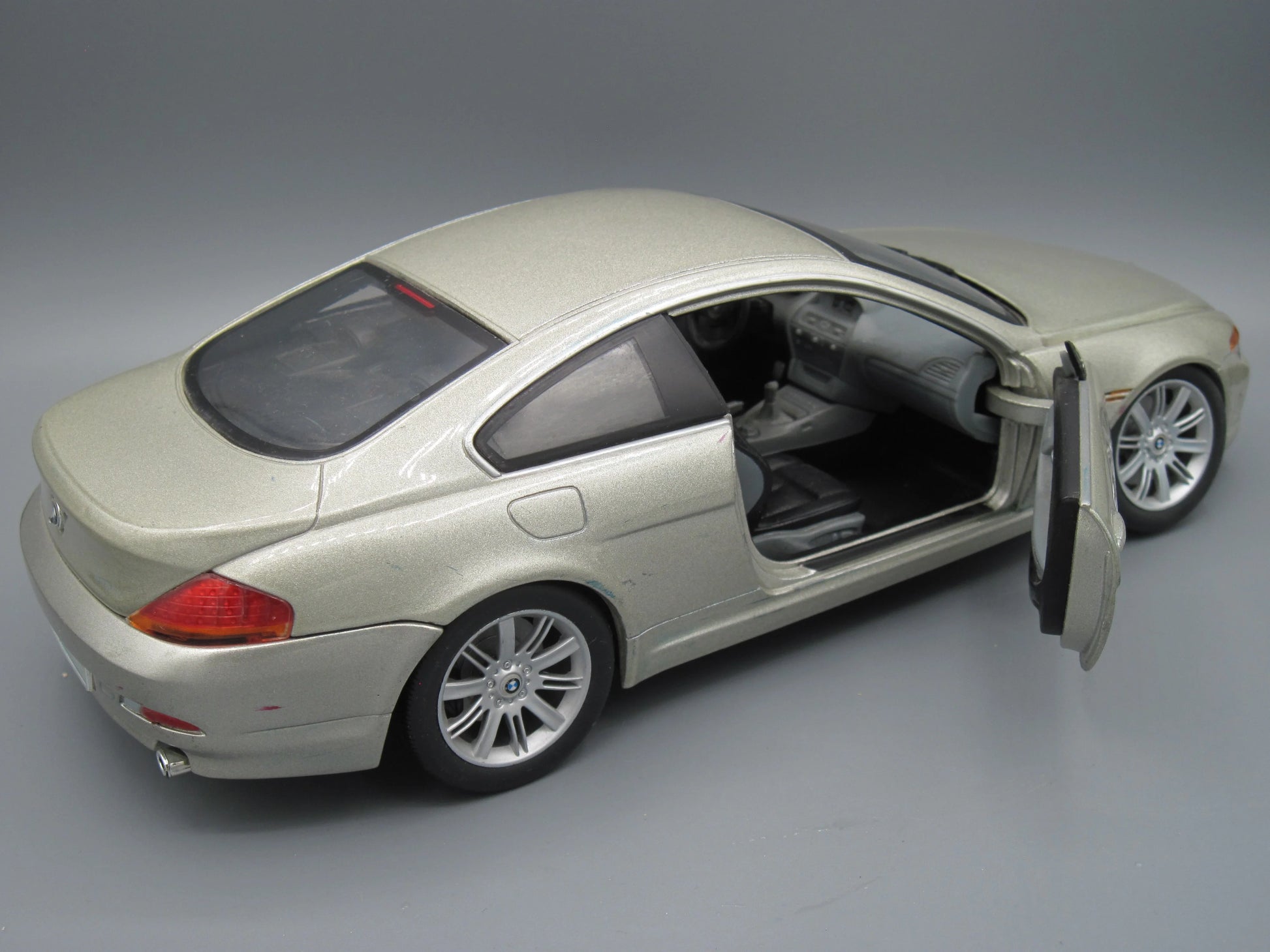 Hot Wheels   BMW 645Ci Coupe  Gold