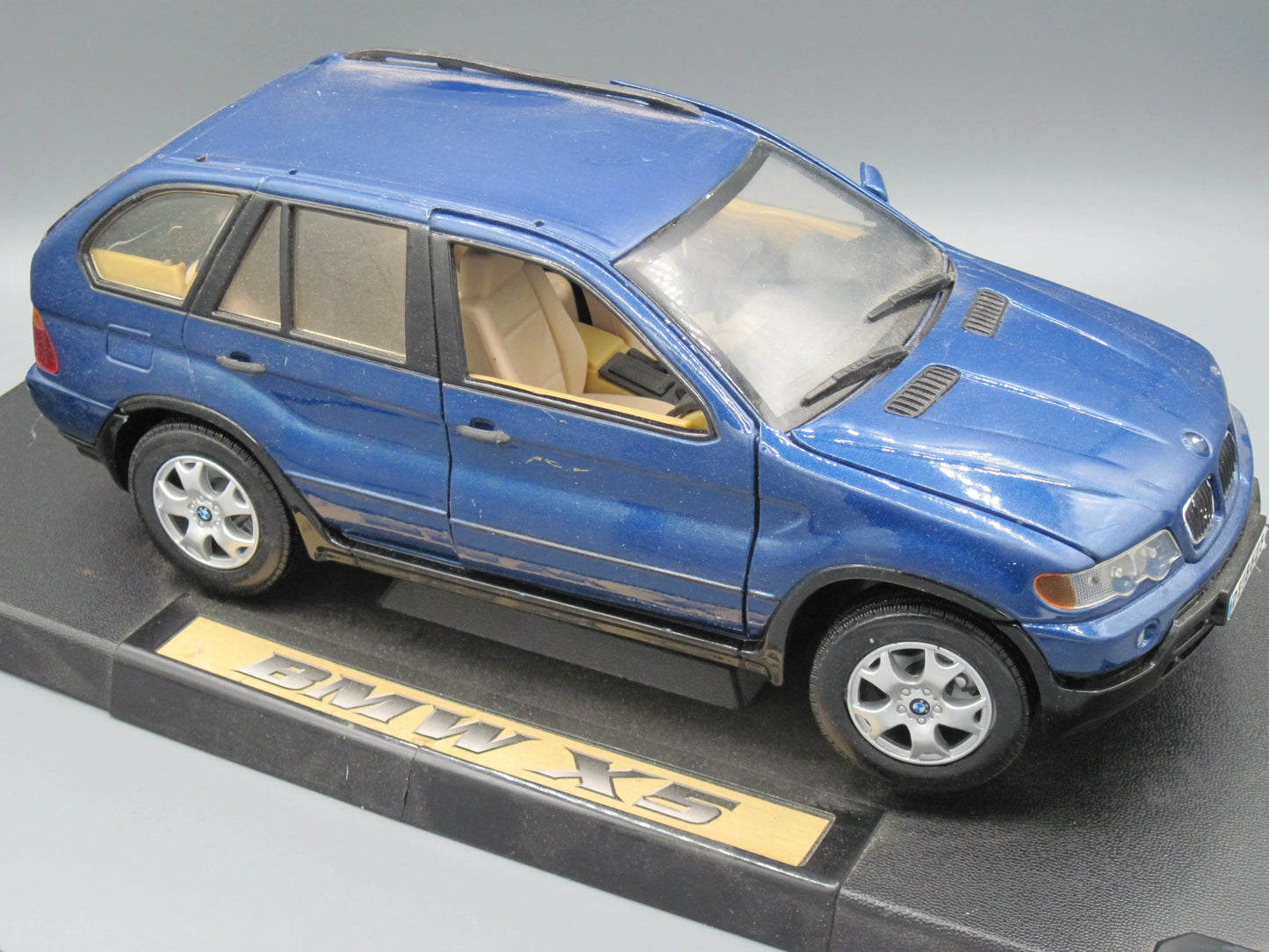 Motor Max   BMW X5 with Base  Blue