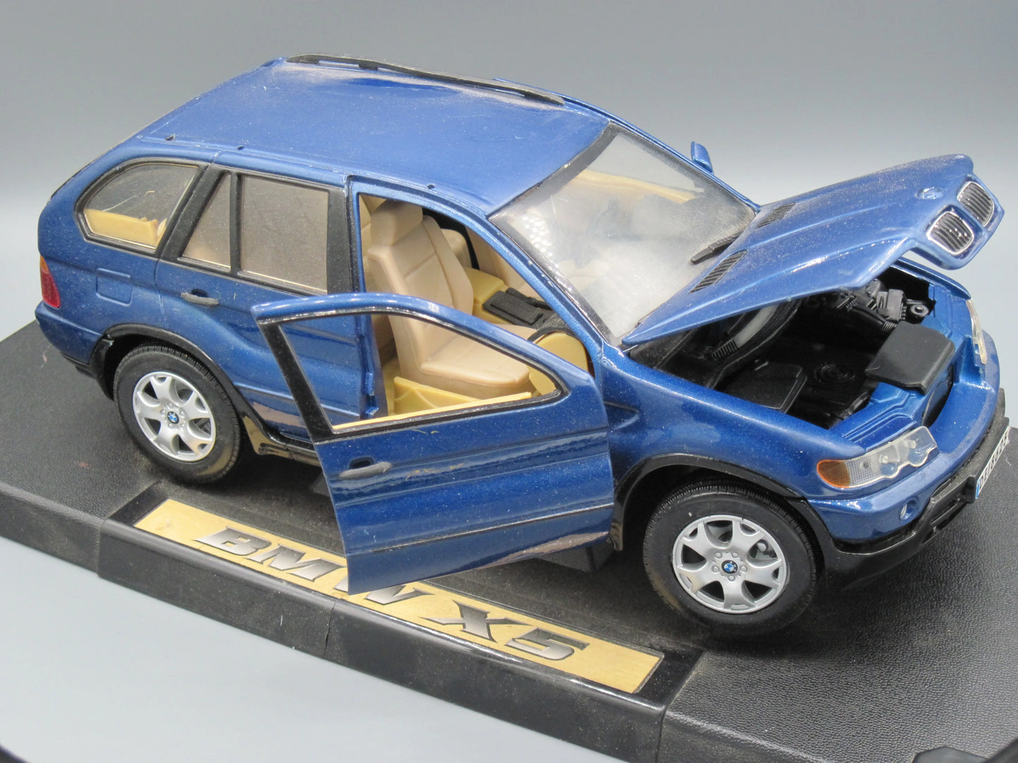 Motor Max   BMW X5 with Base  Blue
