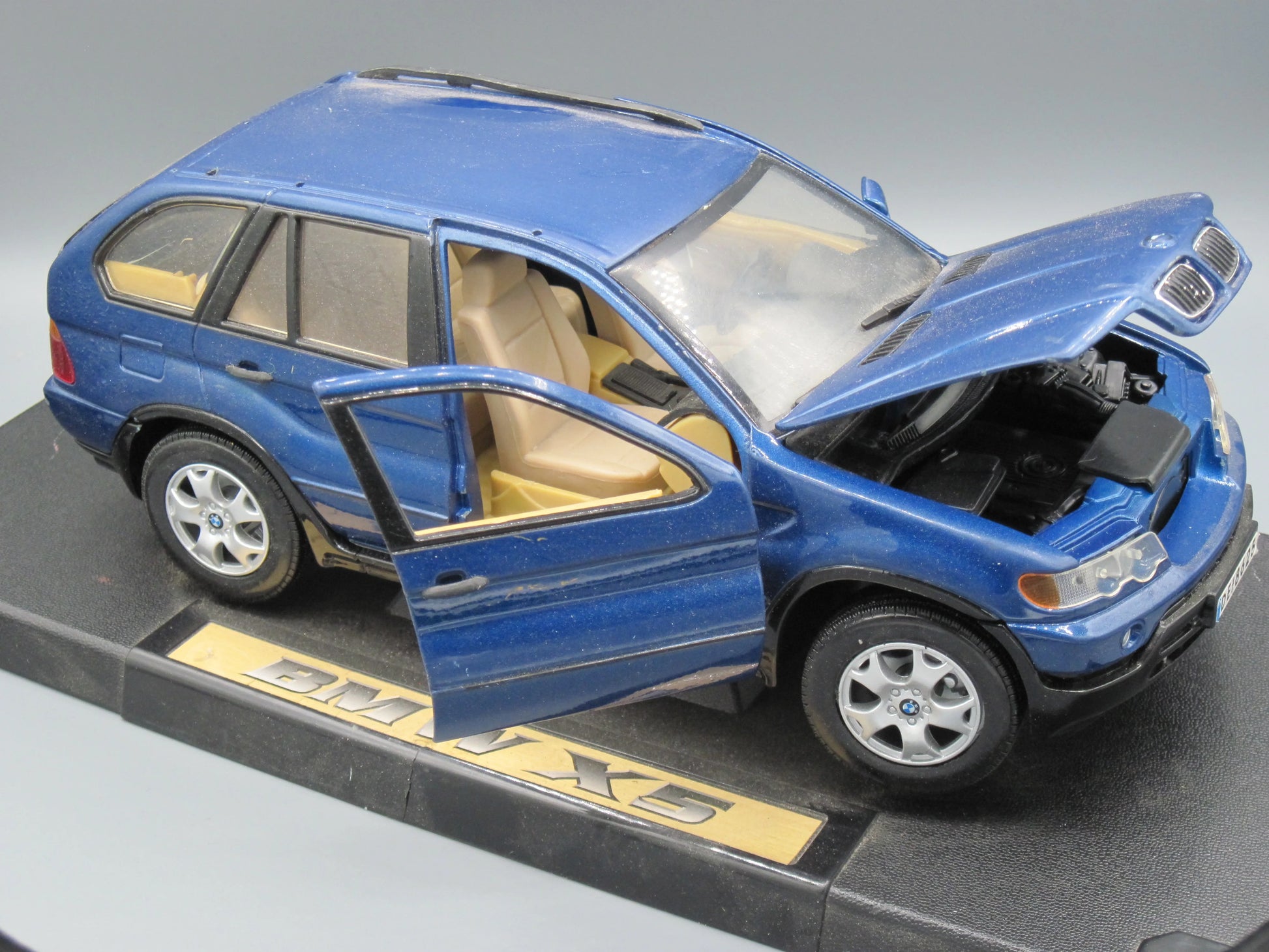 Motor Max   BMW X5 with Base  Blue