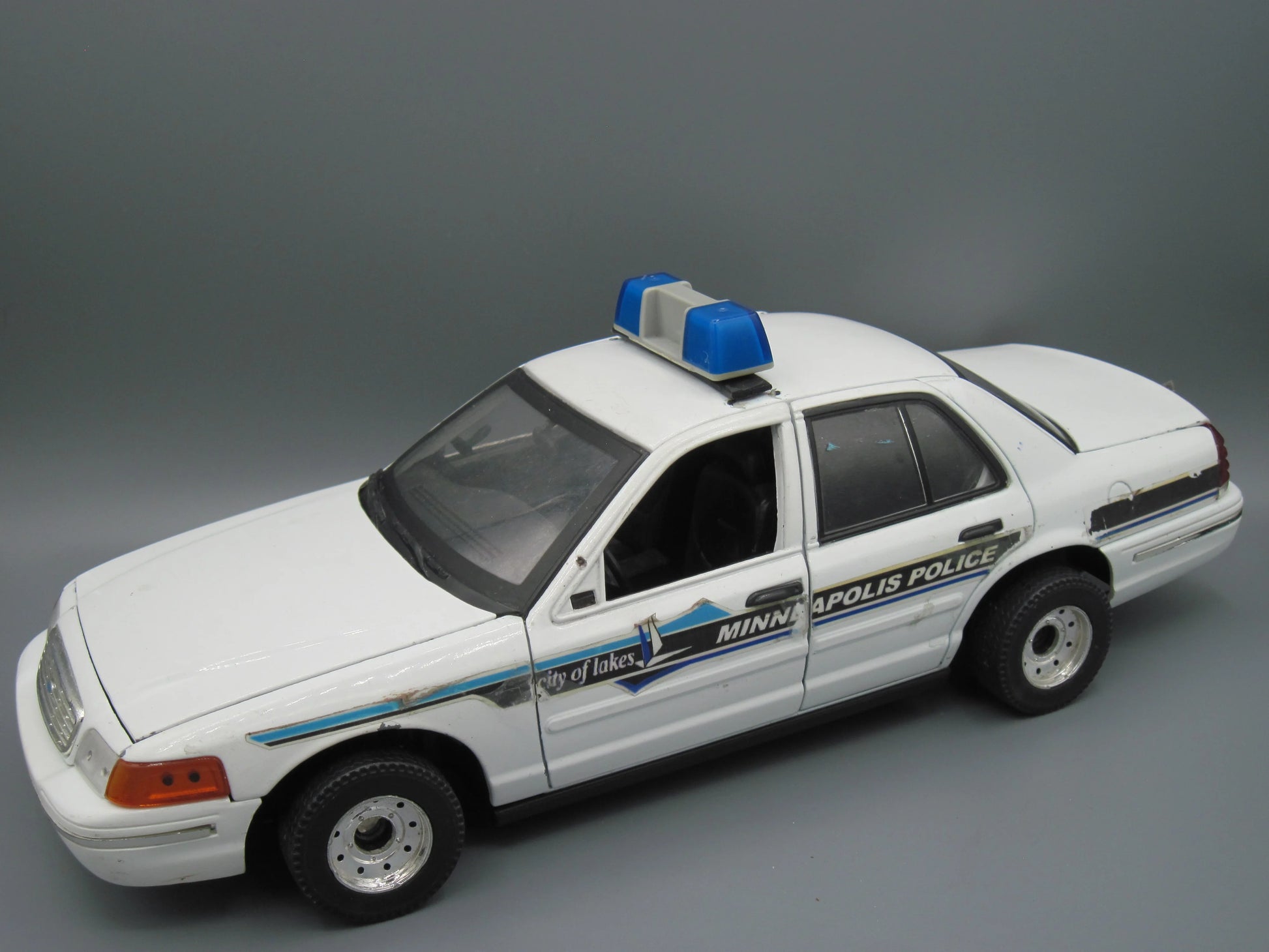 Motor Max  Special Edition Ford Crown Victoria Interceptor  White Police Edition