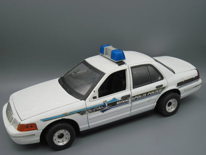 Motor Max  Special Edition Ford Crown Victoria Interceptor  White Police Edition