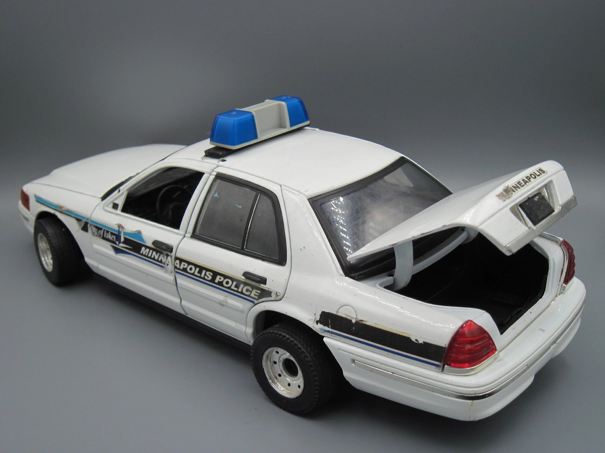 Motor Max  Special Edition Ford Crown Victoria Interceptor  White Police Edition