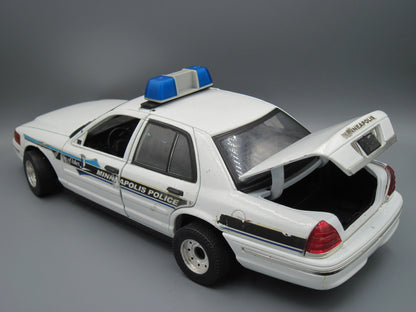 Motor Max  Special Edition Ford Crown Victoria Interceptor  White Police Edition