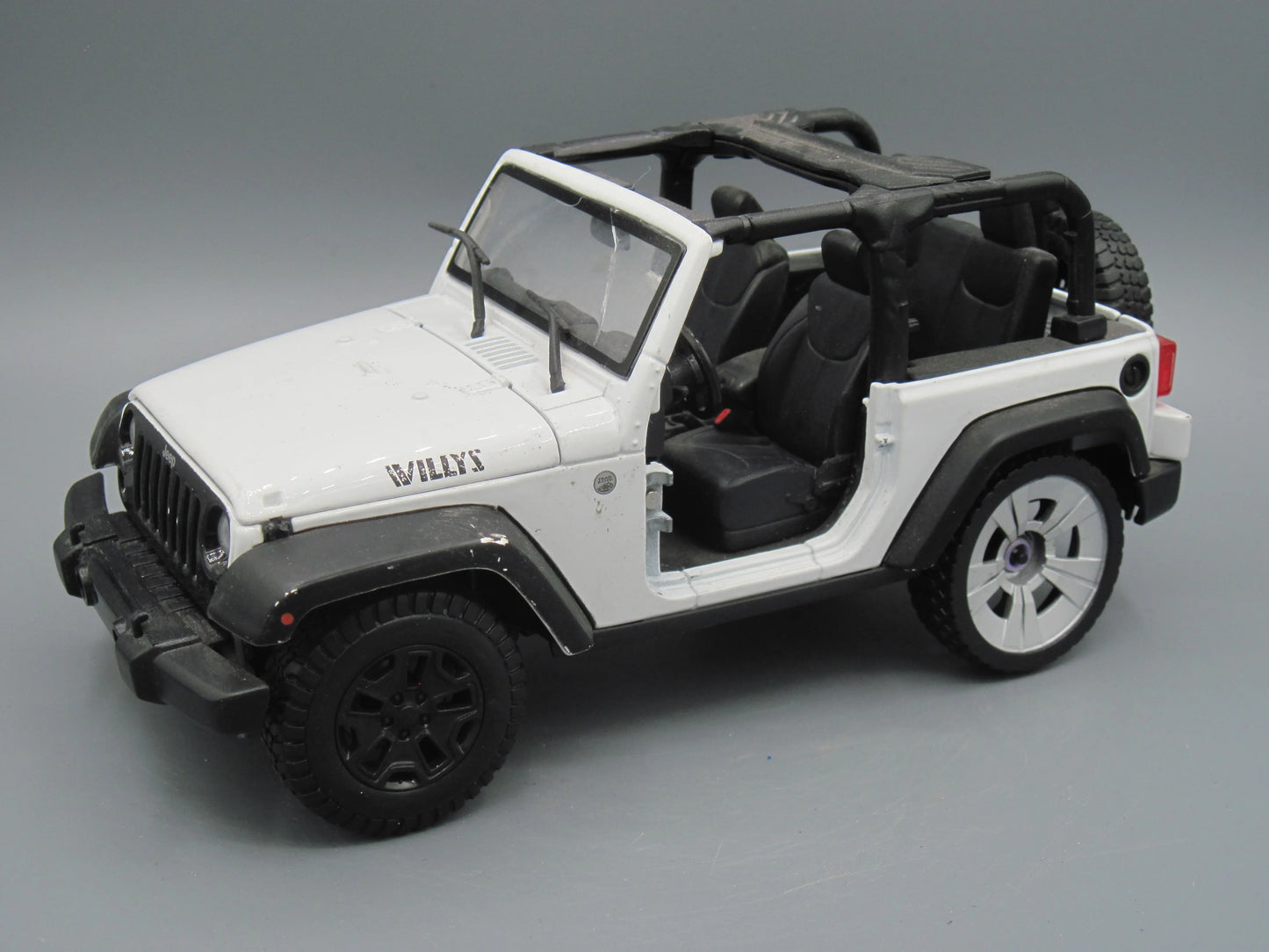 Maisto   Jeep Willy's Wrangler  White
