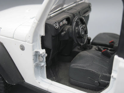 Maisto   Jeep Willy's Wrangler  White