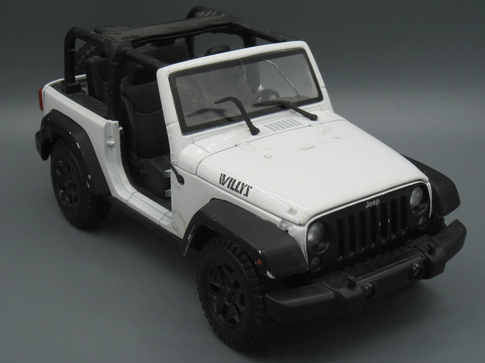 Maisto   Jeep Willy's Wrangler  White