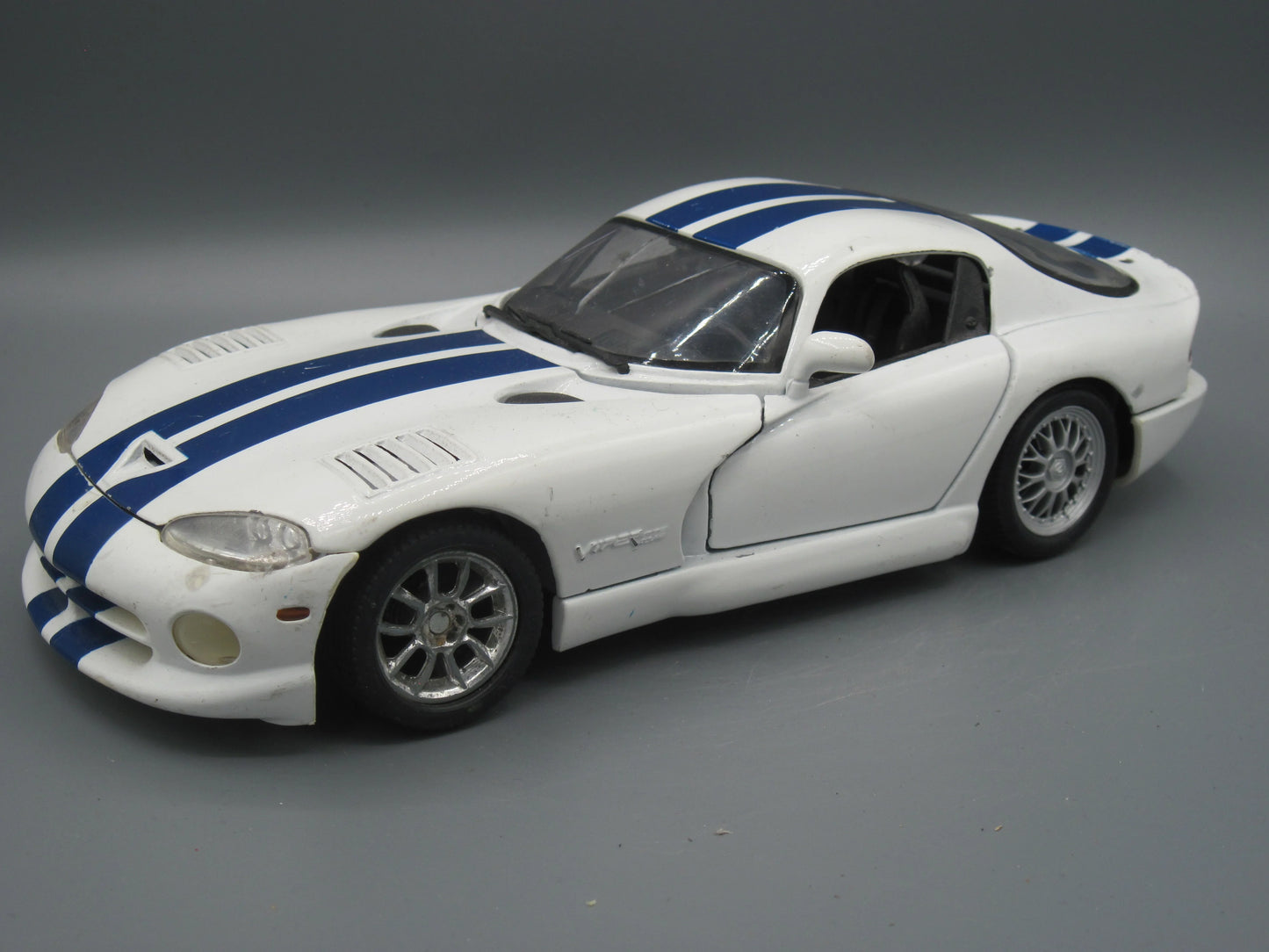 Maisto   Dodge Viper GT5  White