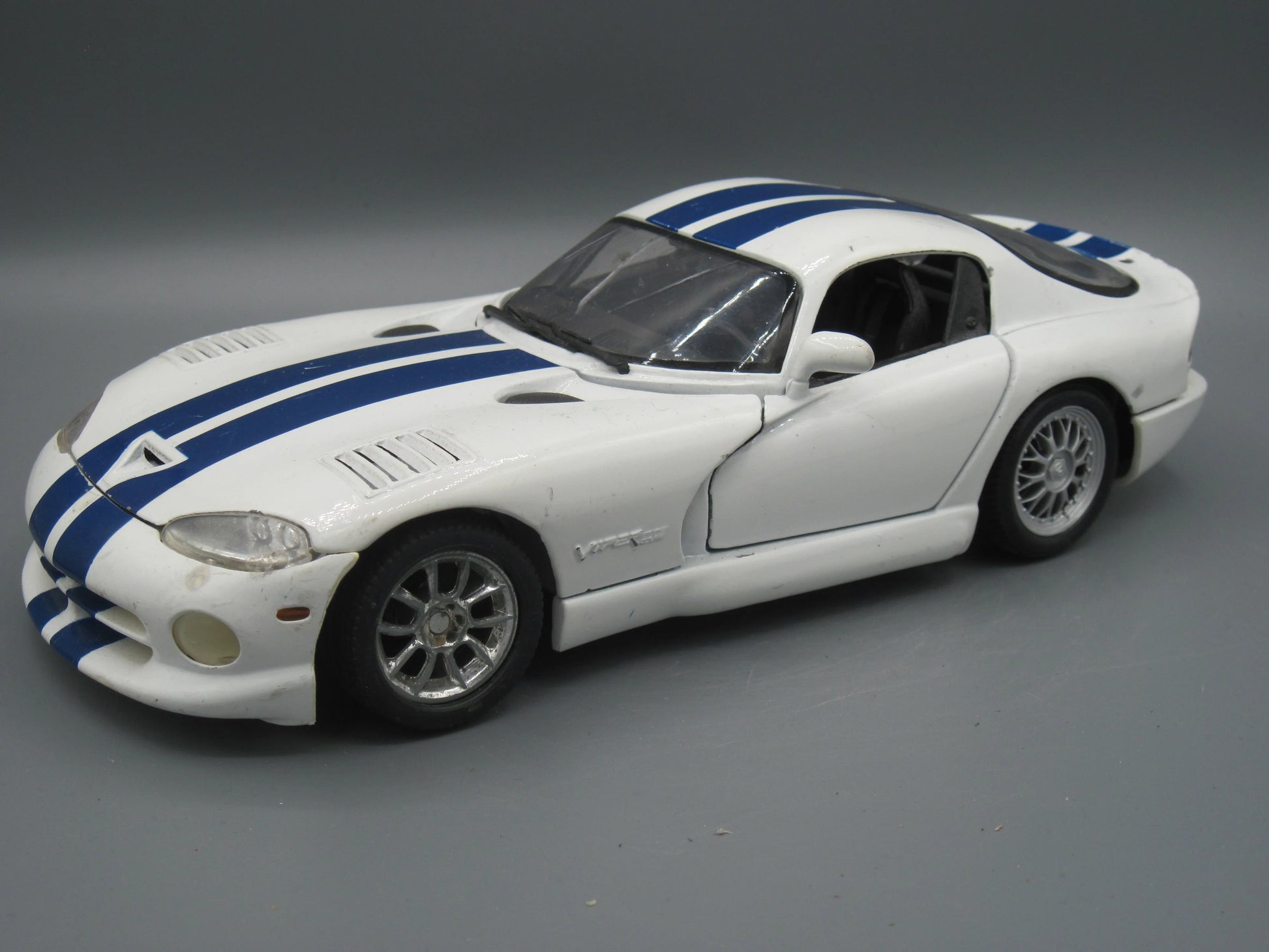 Maisto   Dodge Viper GT5  White