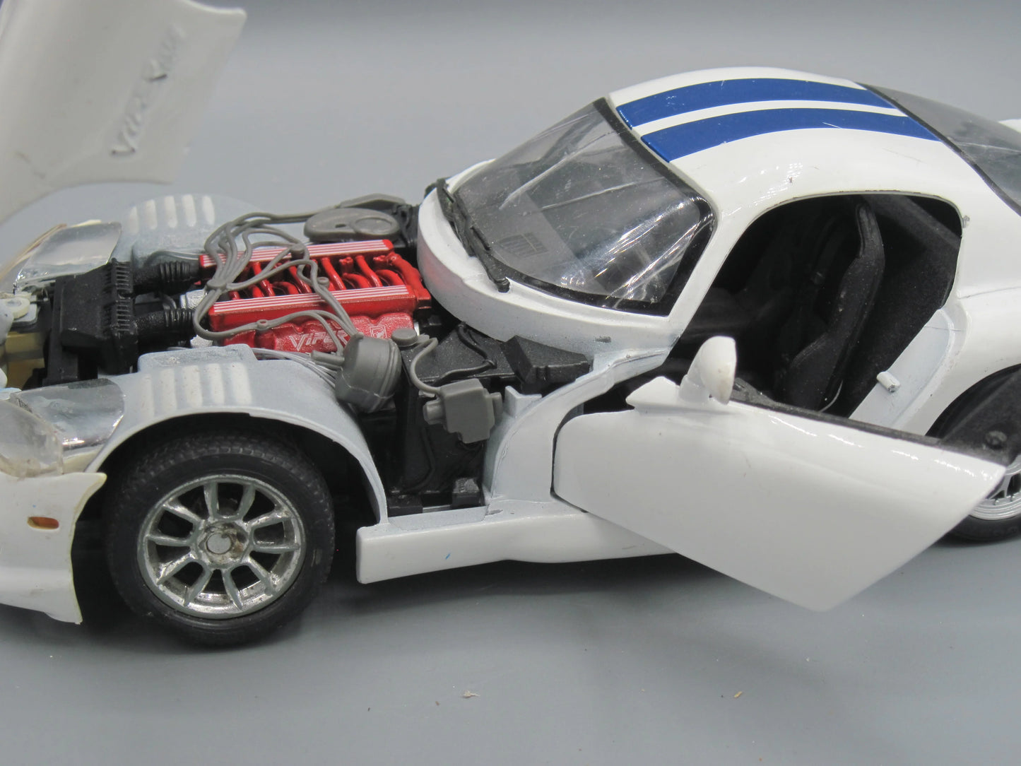 Maisto   Dodge Viper GT5  White