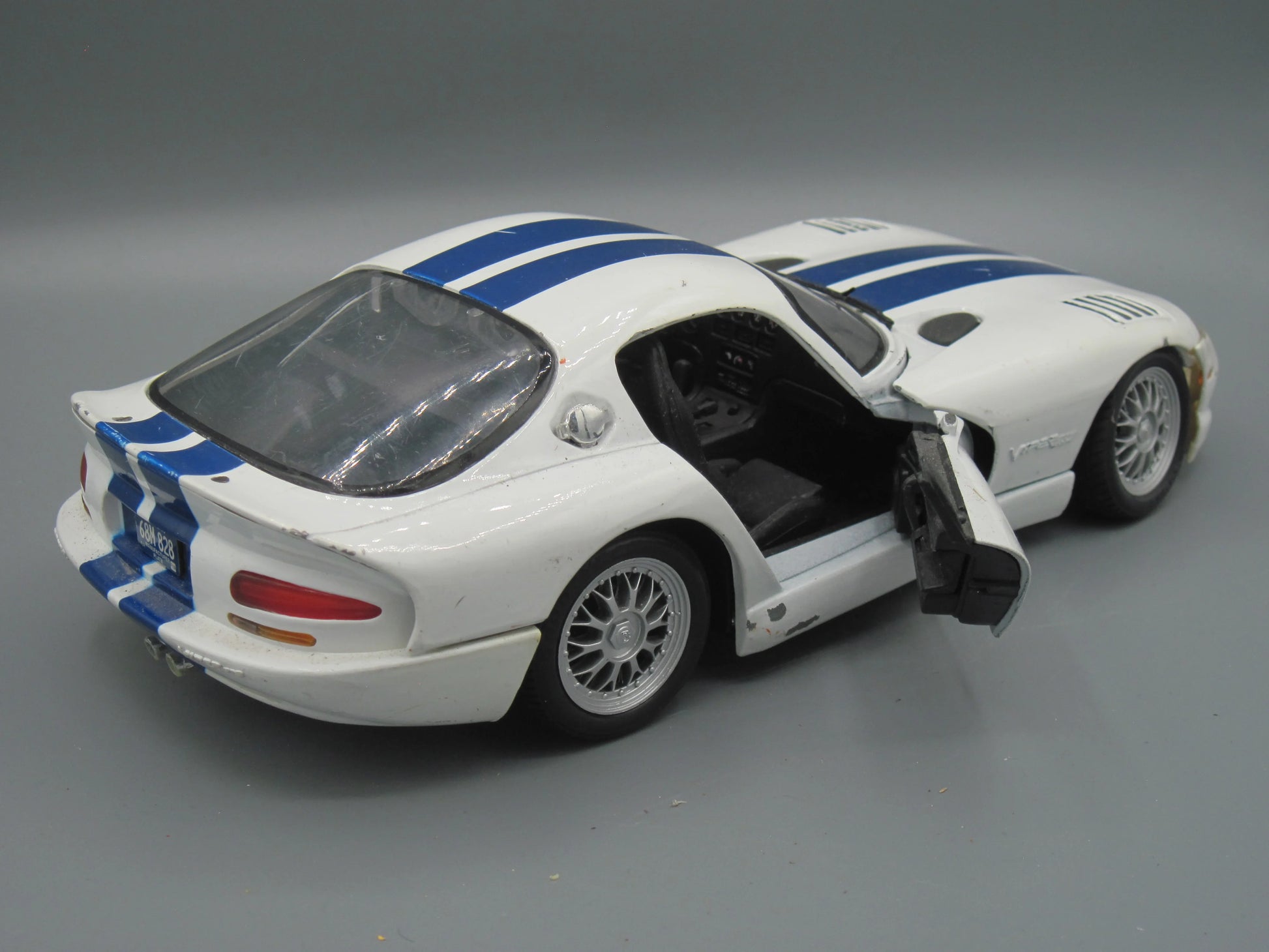 Maisto   Dodge Viper GT5  White