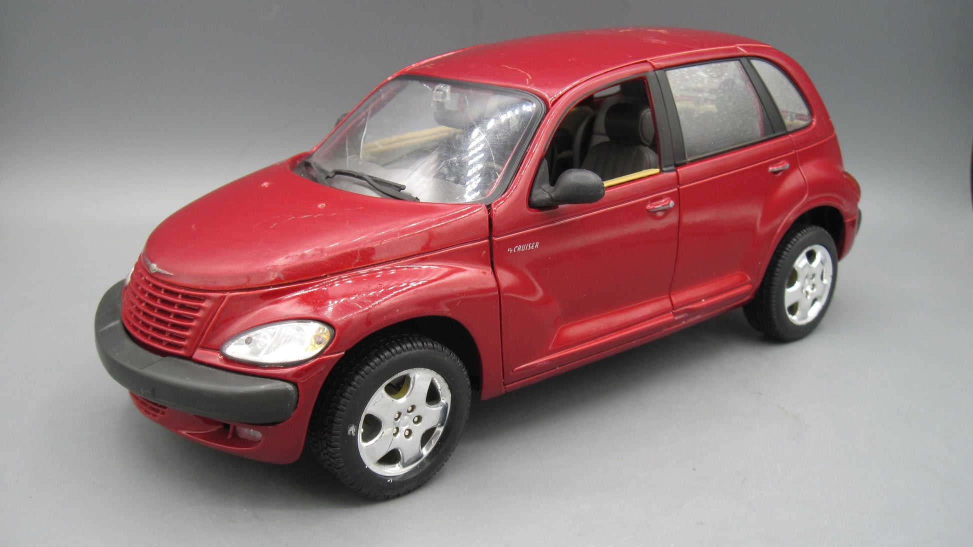 Maisto   Chrysler Cruiser  Maroon