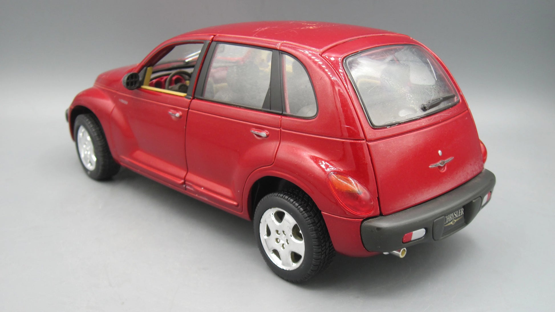 Maisto   Chrysler Cruiser  Maroon
