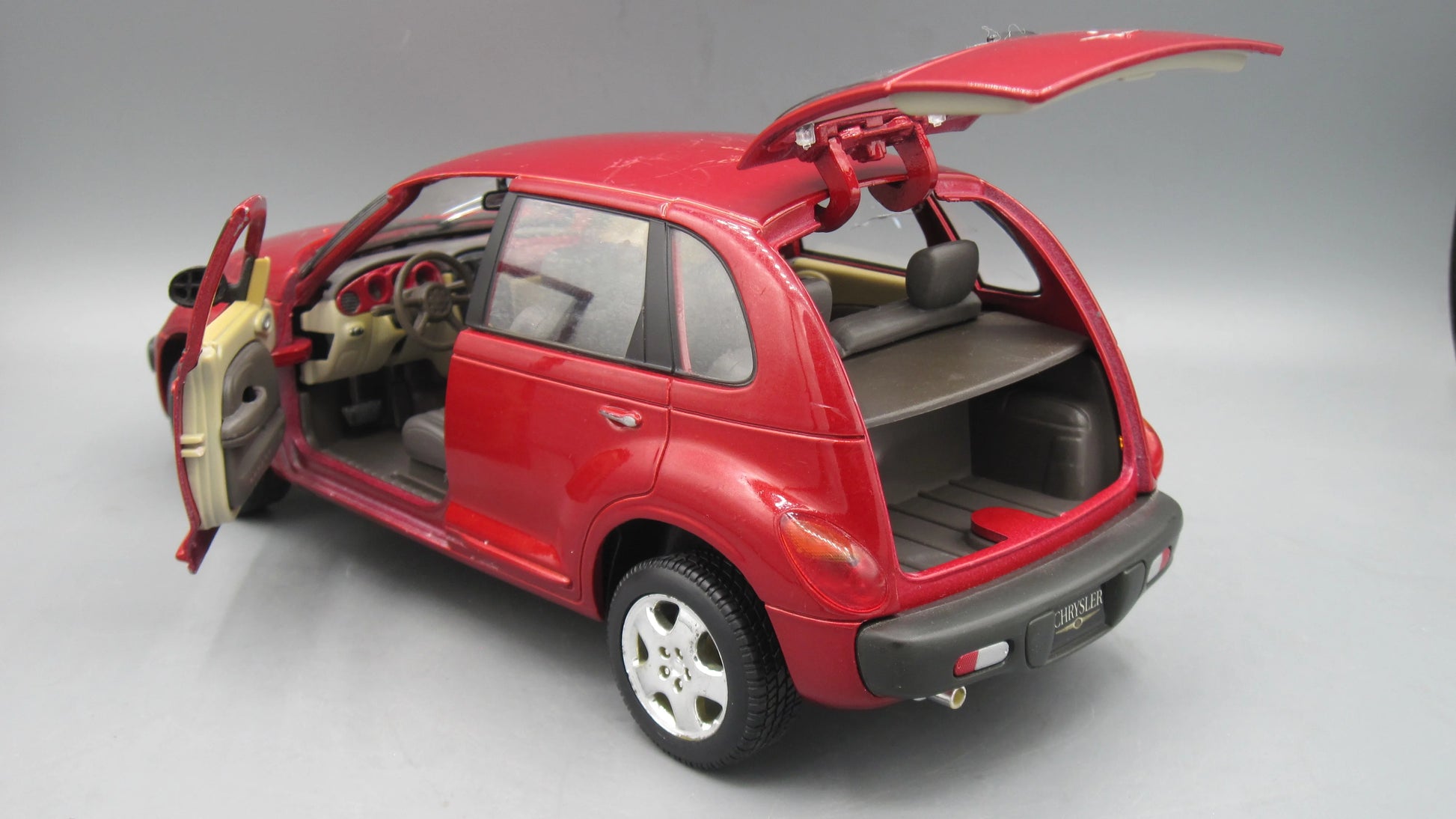 Maisto   Chrysler Cruiser  Maroon