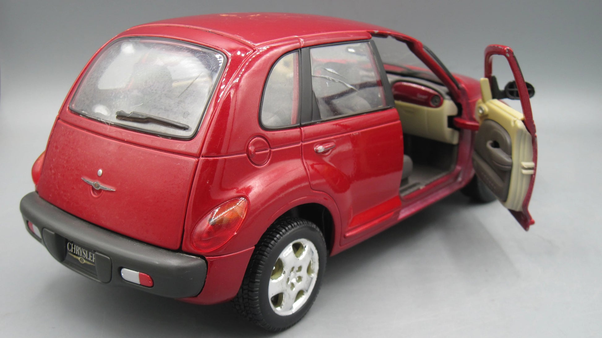 Maisto   Chrysler Cruiser  Maroon