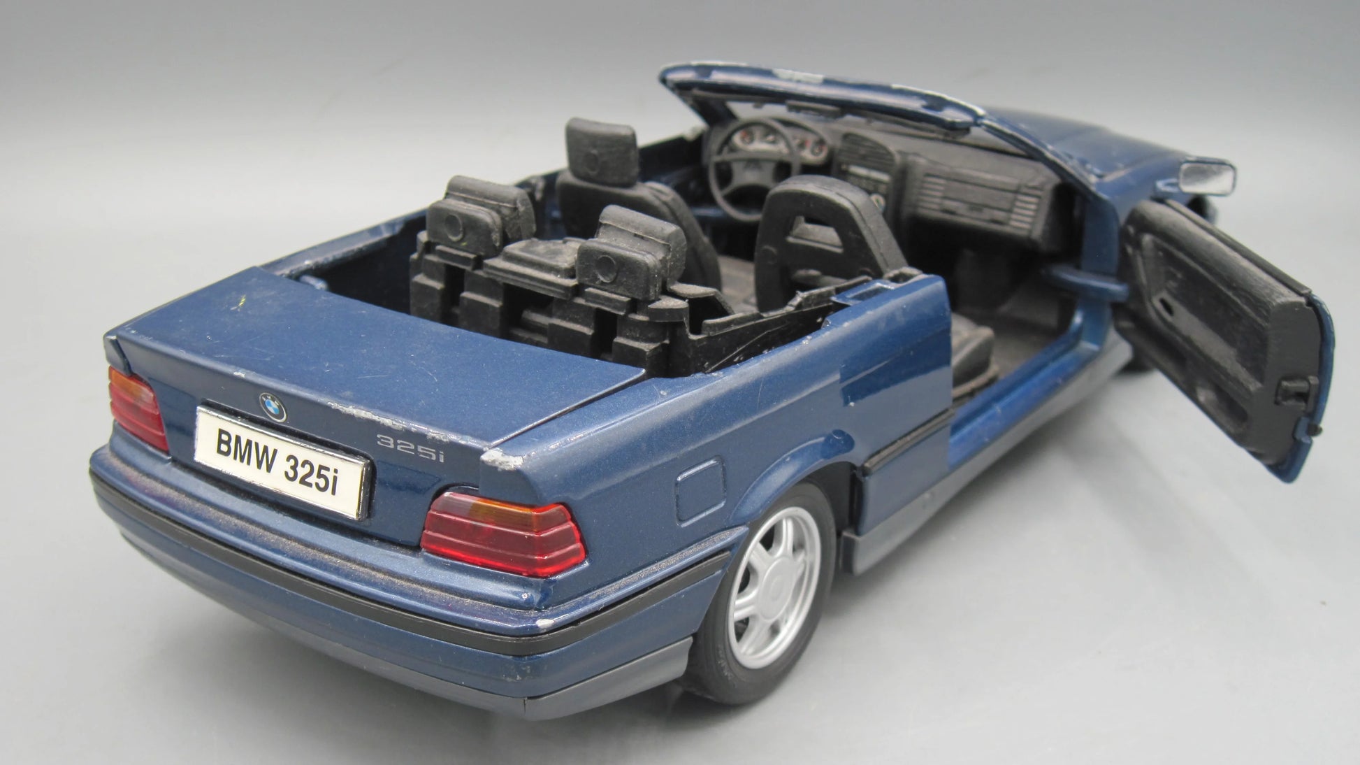 Maisto   BMW 325 I Convertible 1993 Blue